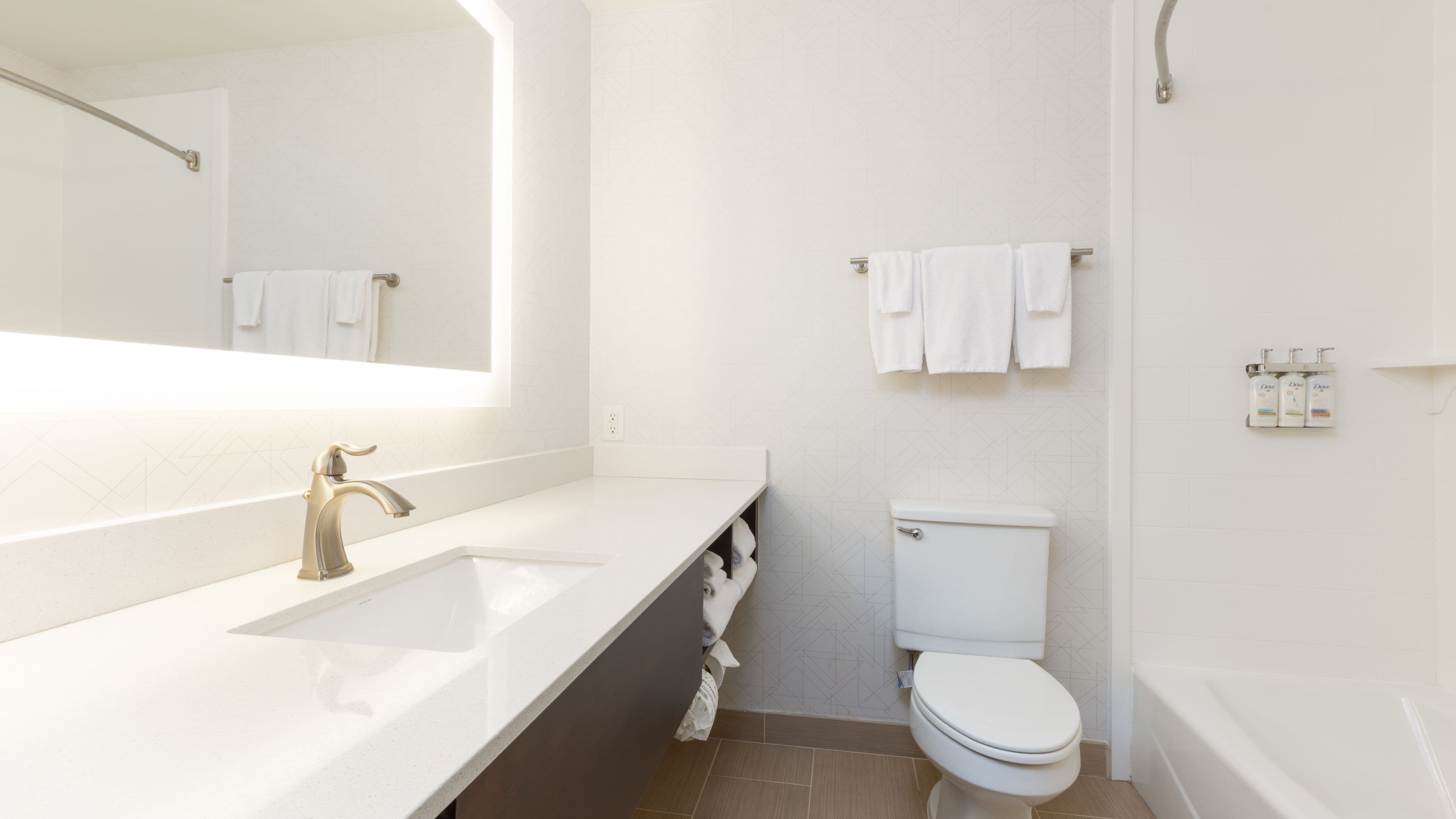 Holiday Inn Express Bellingham - Image 3