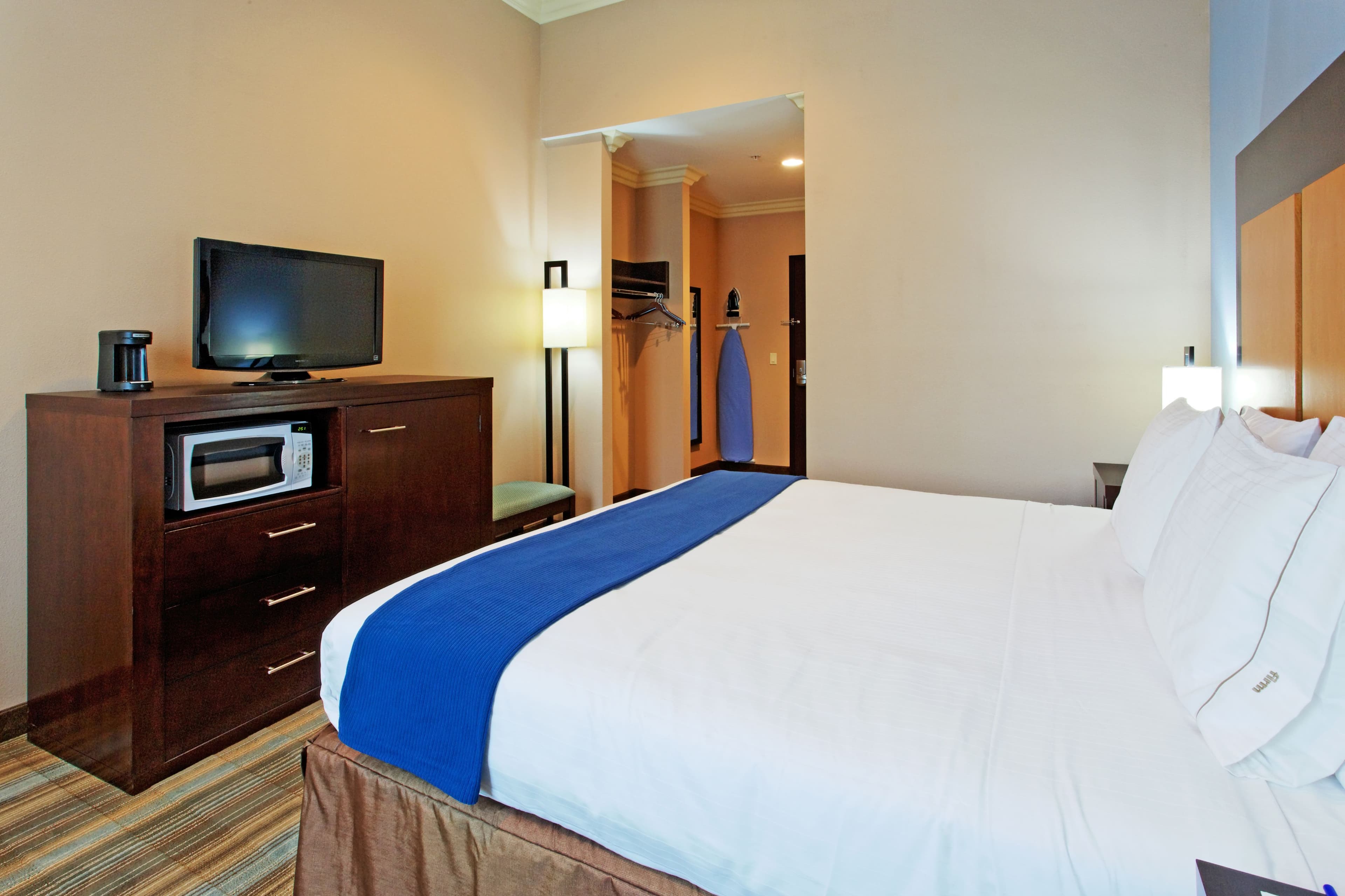 Holiday Inn Express Benicia - Image 4