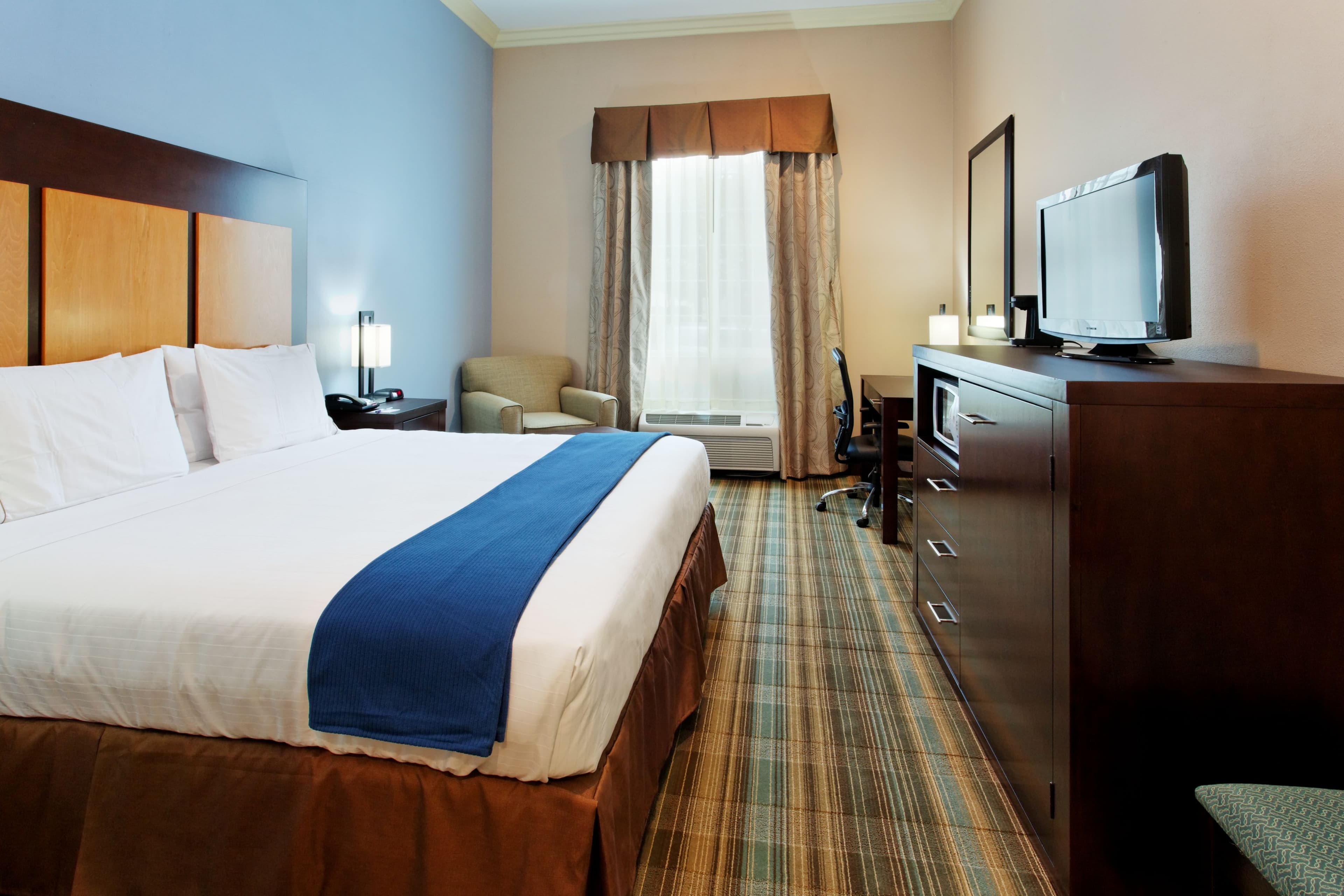 Holiday Inn Express Benicia - Image 3