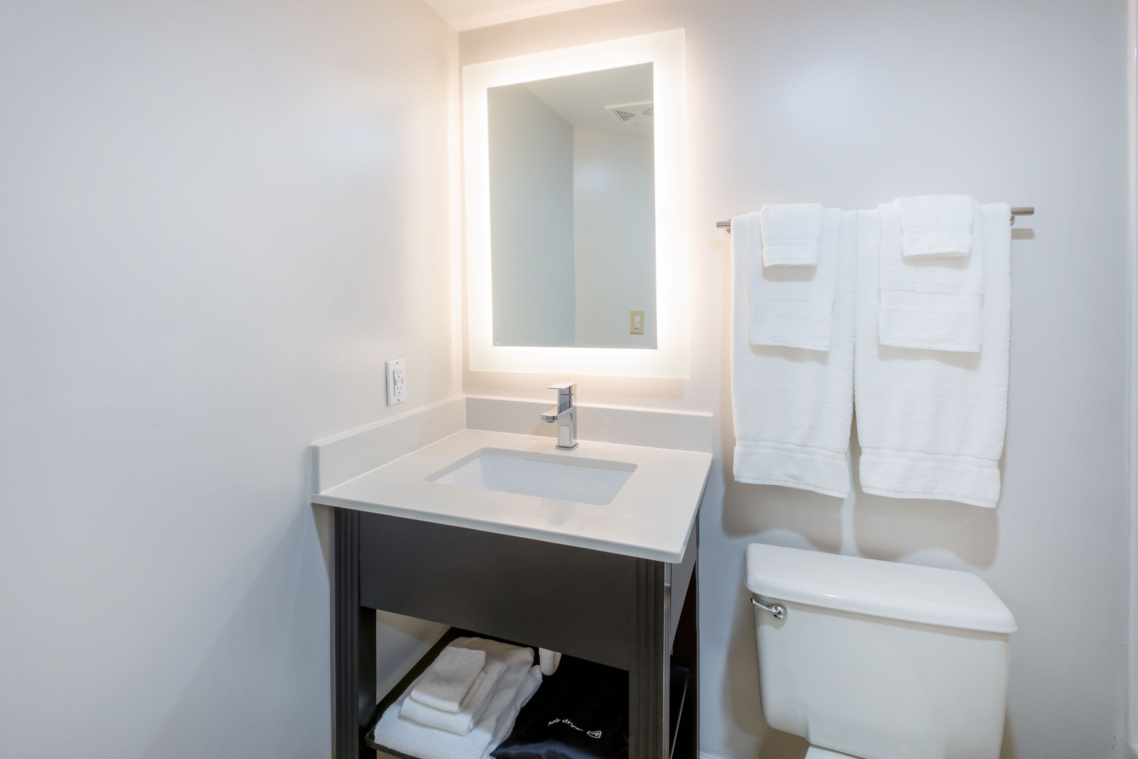 Holiday Inn Express Philadelphia NE - Bensalem - Image 3