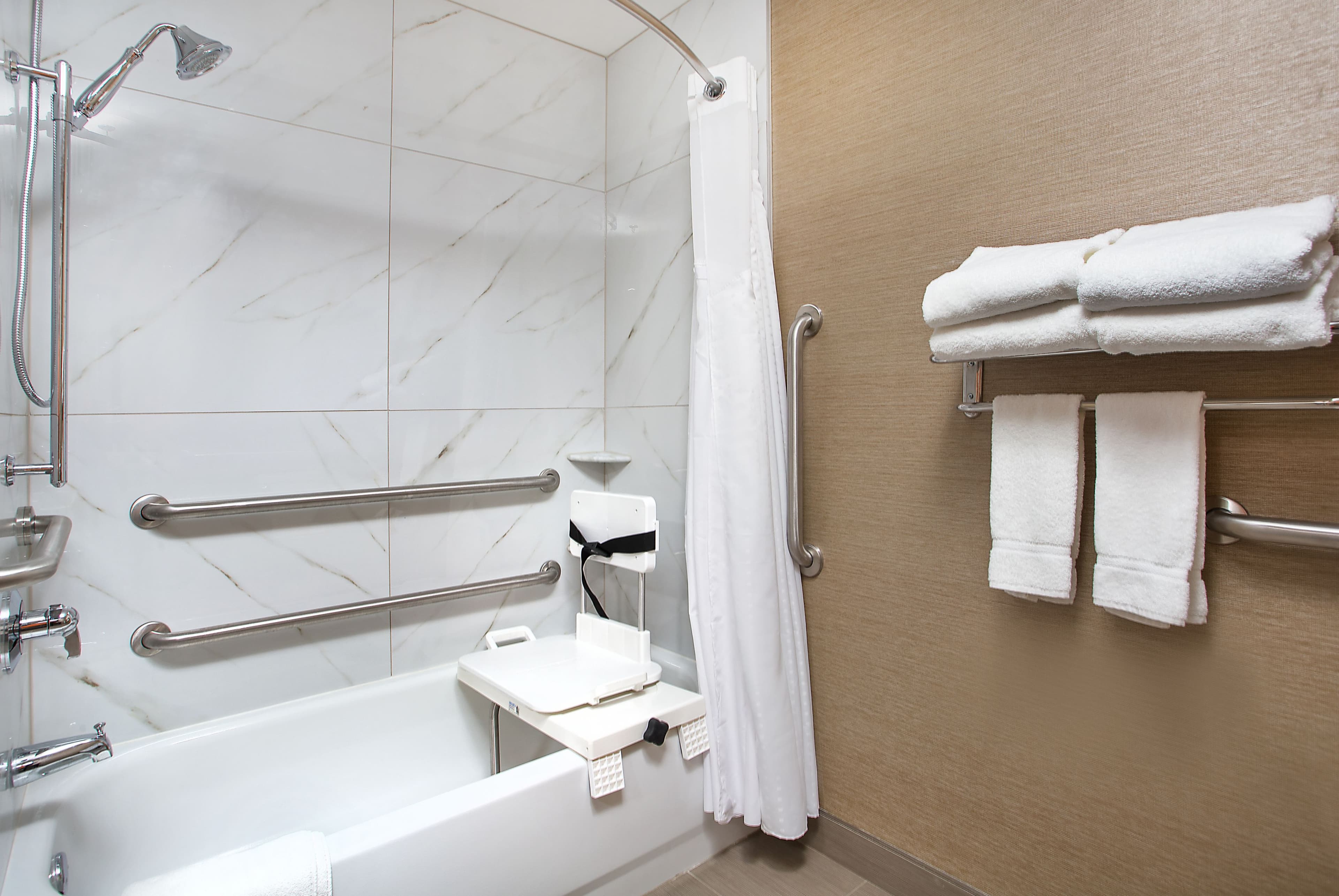 Holiday Inn Express Berea - Image 5