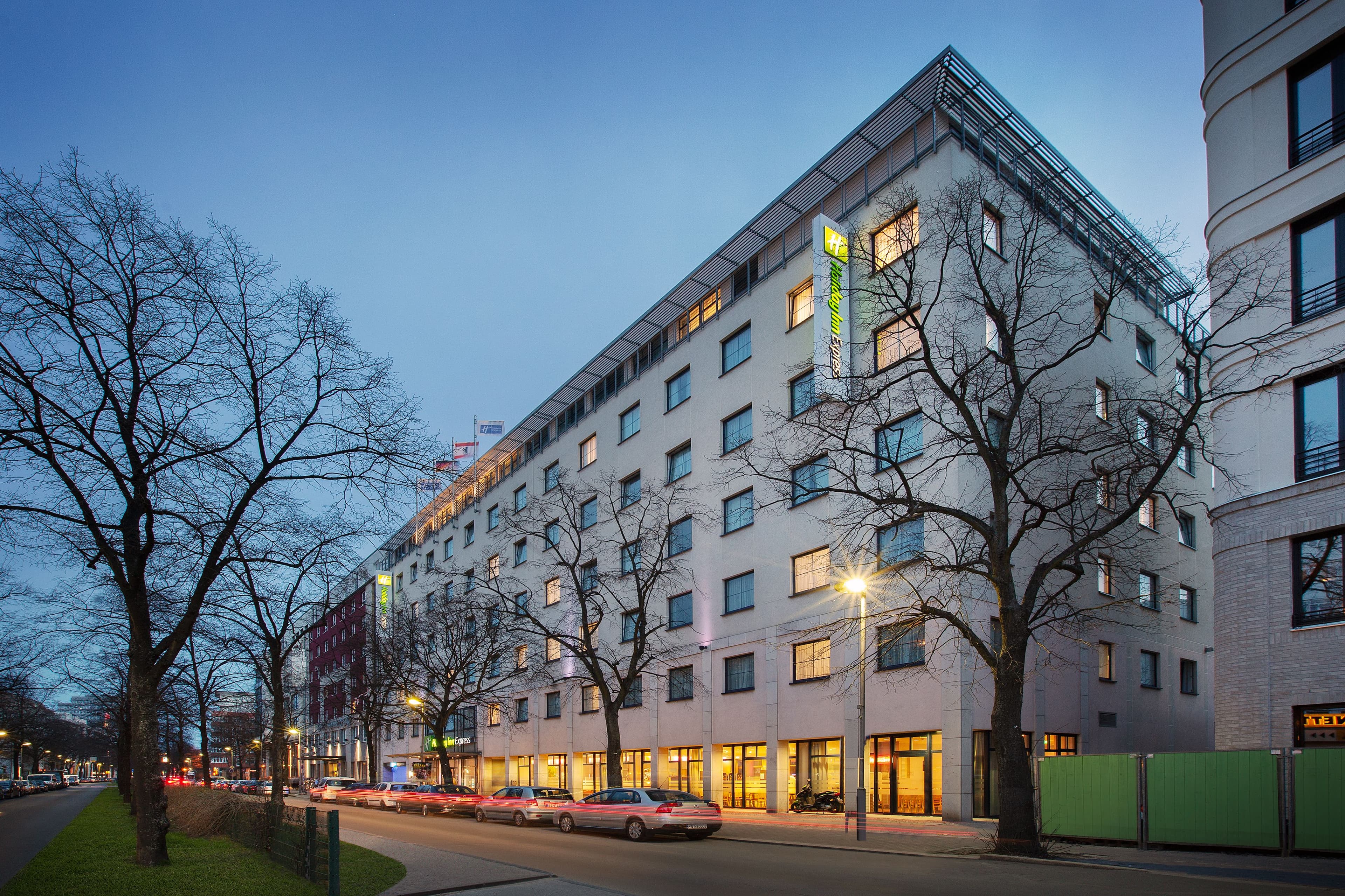 Holiday Inn Express Berlin City Centre - Image 1