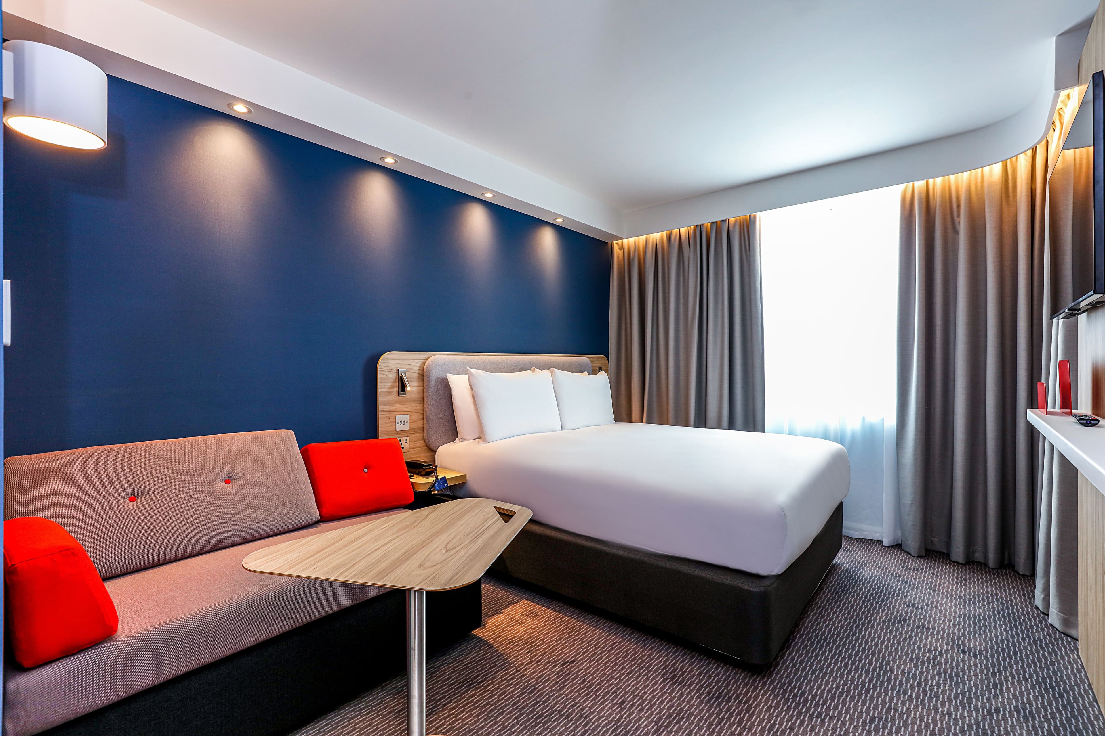 Holiday Inn Express Bicester - Image 5