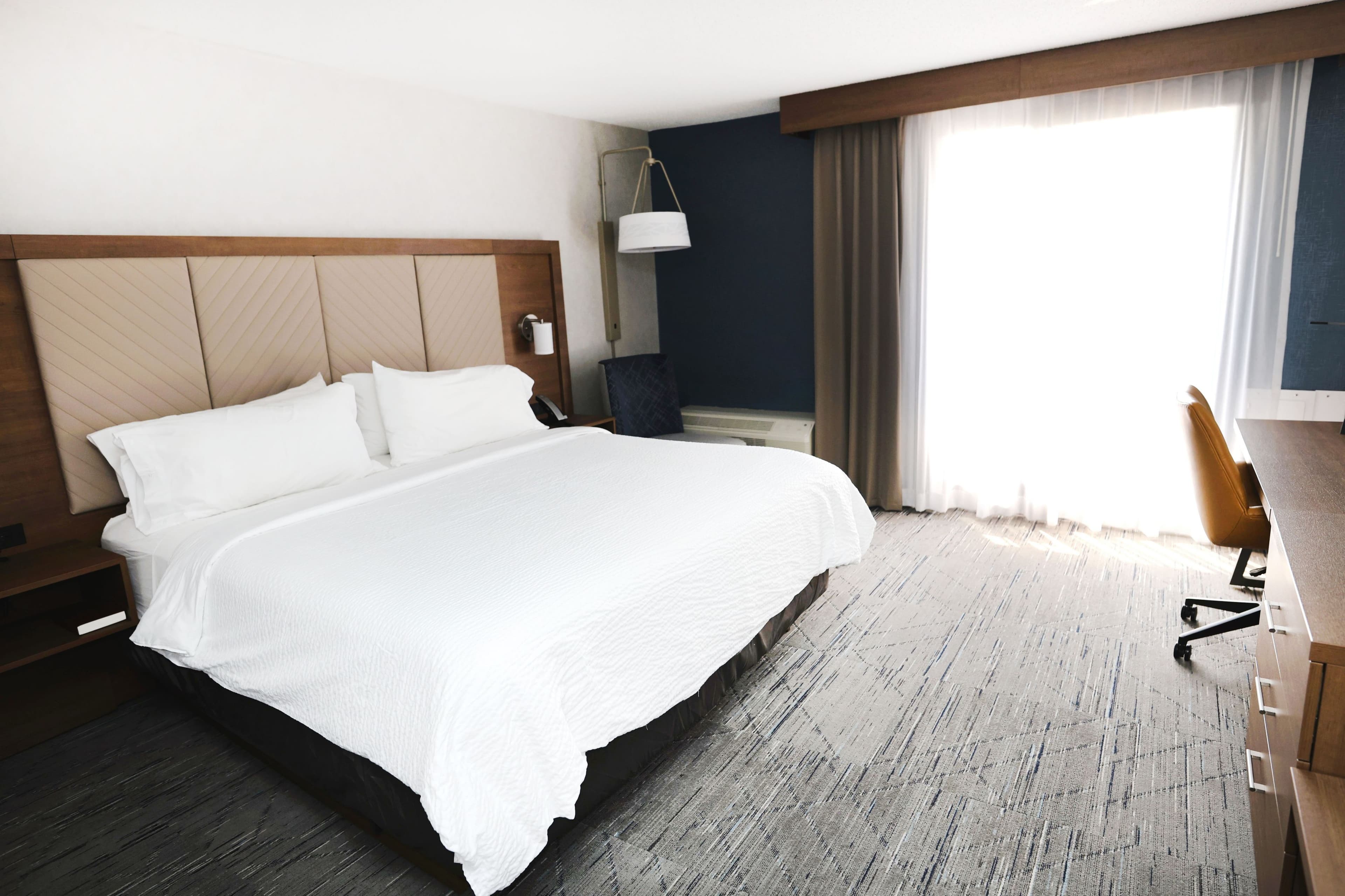 Holiday Inn Express Detroit-Birmingham - Image 3