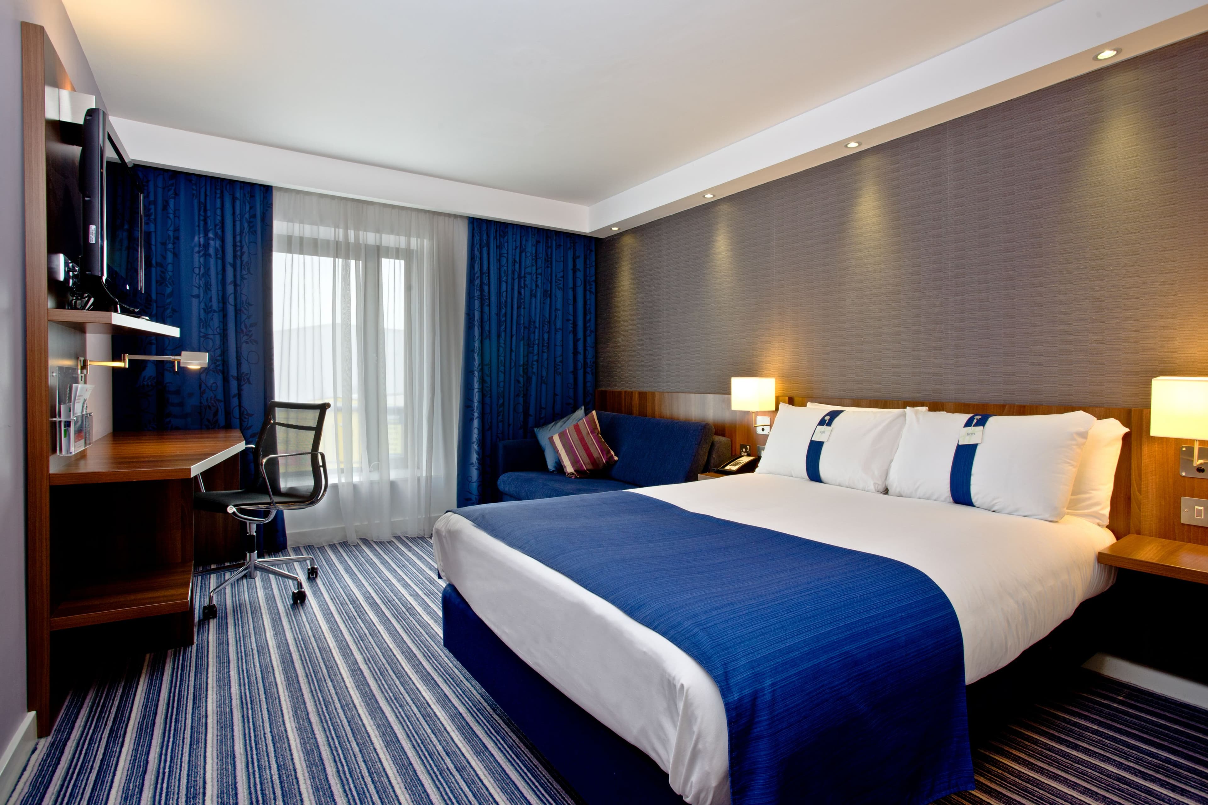 Holiday Inn Express Birmingham - South A45 - Image 5