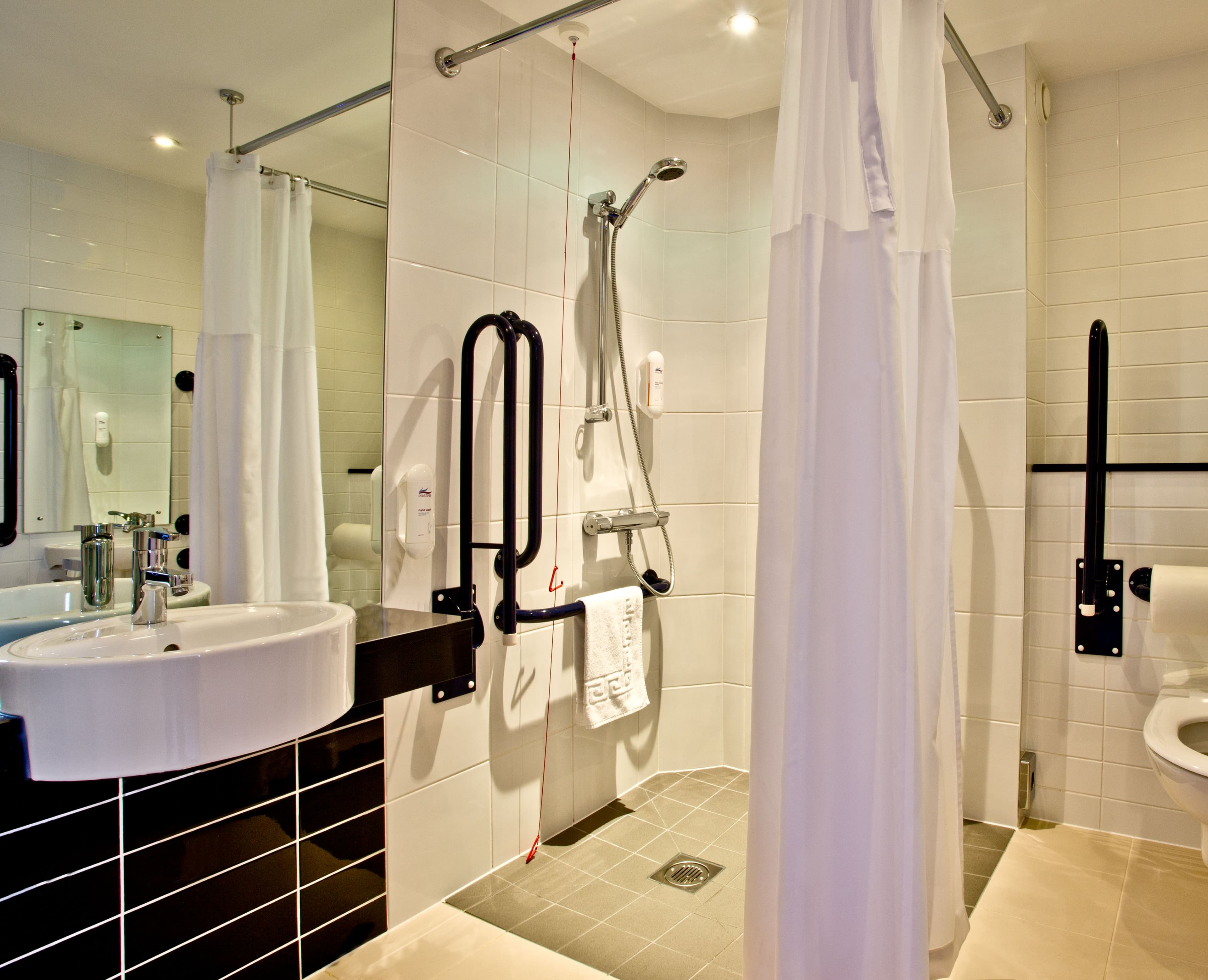 Holiday Inn Express Birmingham - South A45 — 13