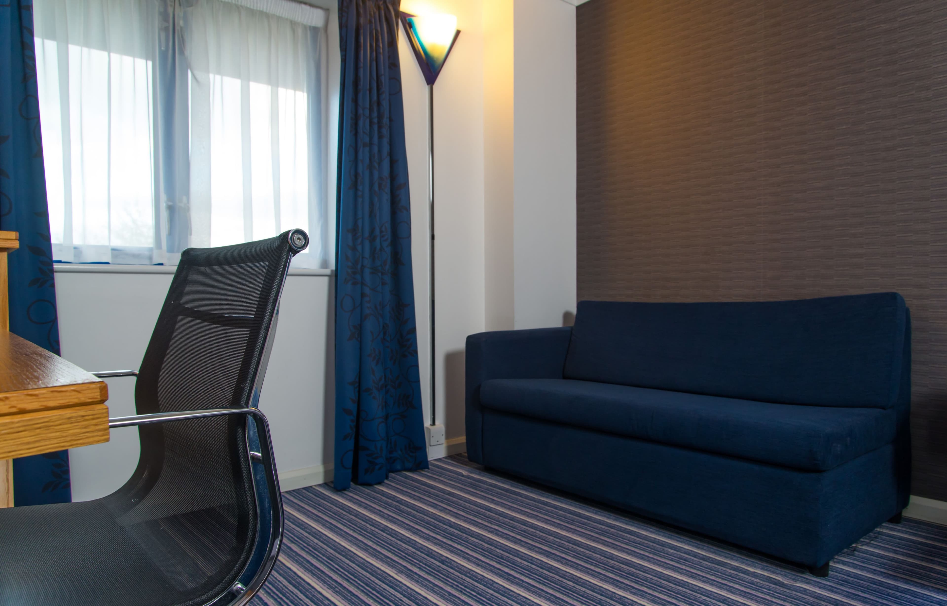 Holiday Inn Express Birmingham Airport NEC - Image 5