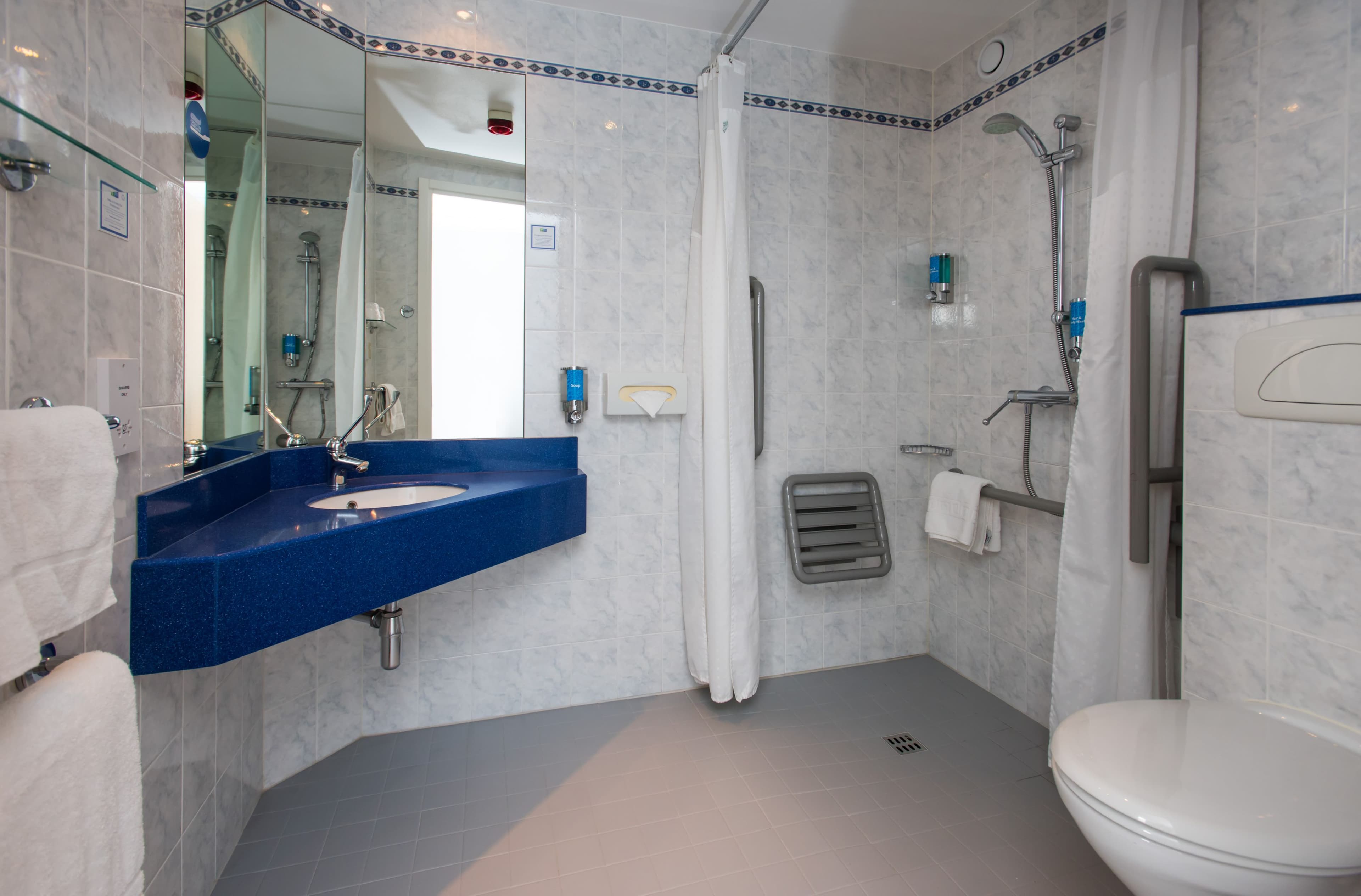 Holiday Inn Express Birmingham - Oldbury — 13
