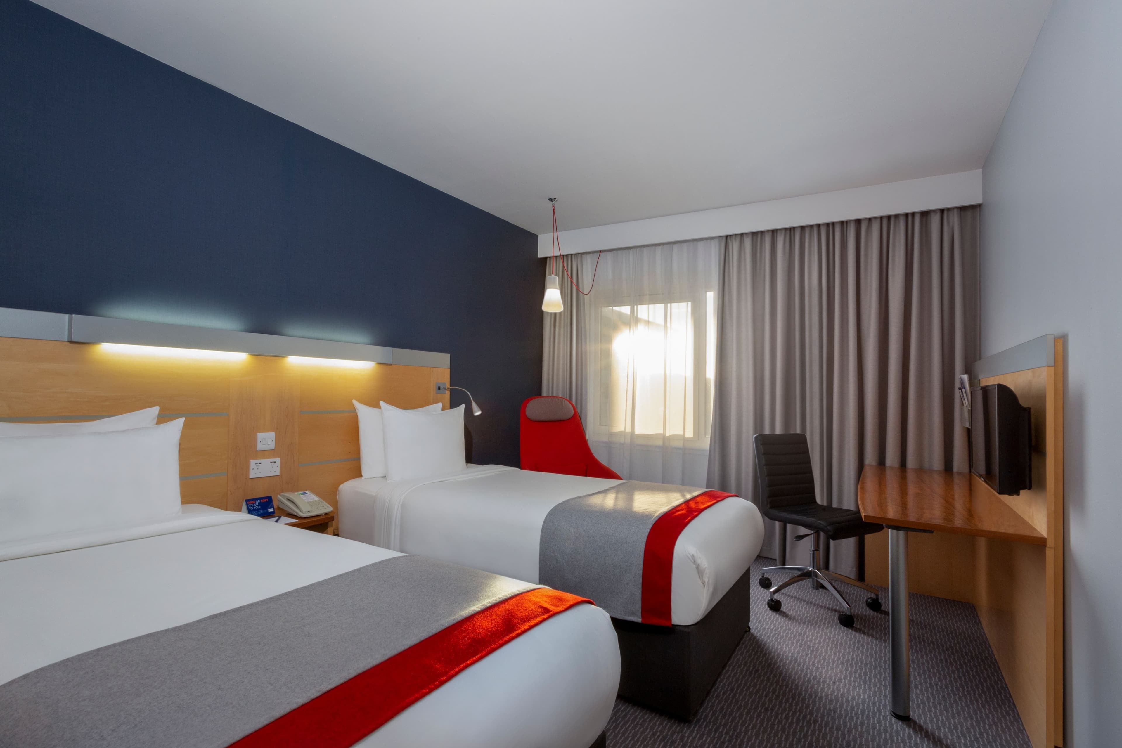 Holiday Inn Express Birmingham - Redditch — 14