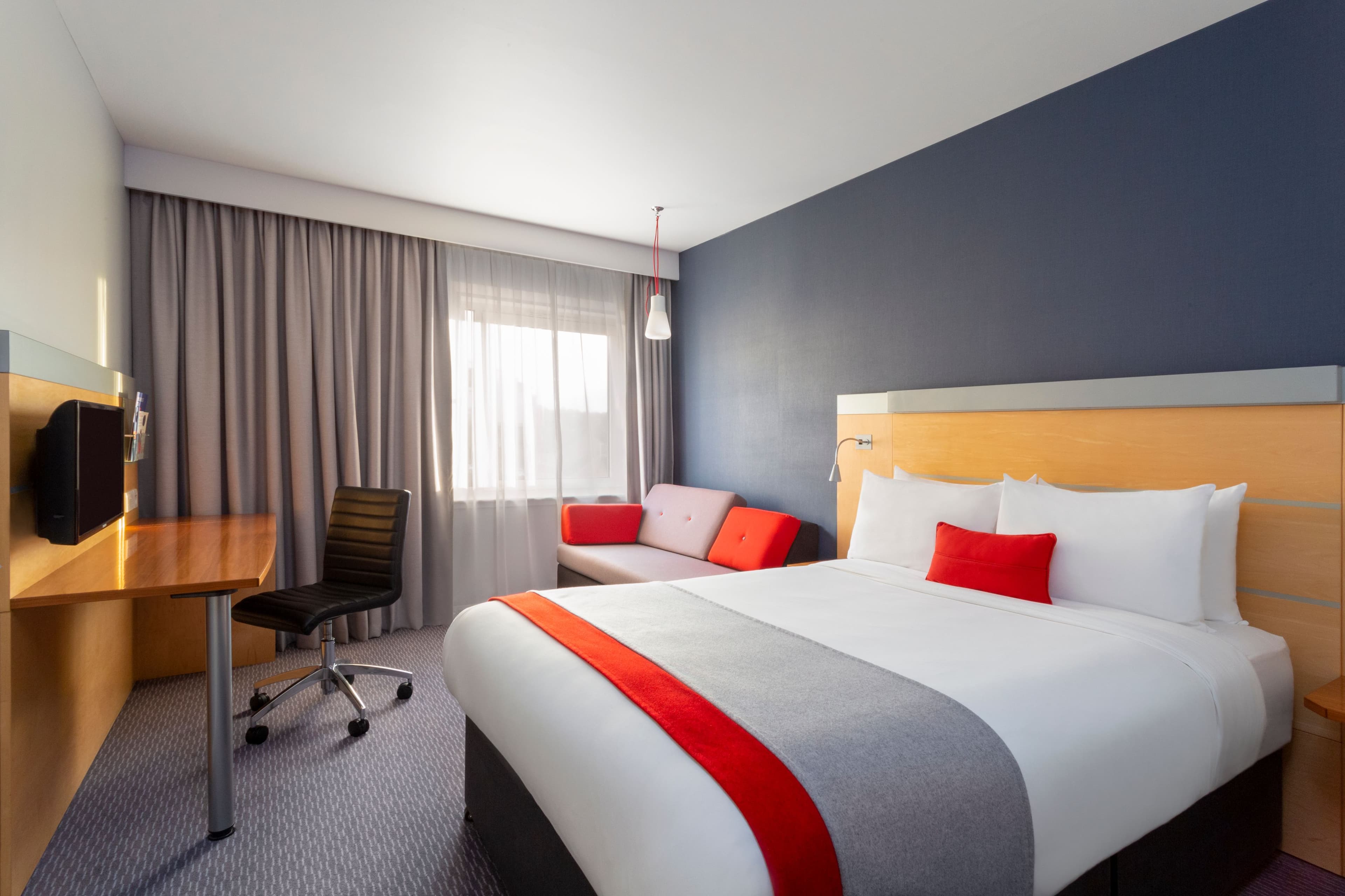 Holiday Inn Express Birmingham - Redditch - Image 2