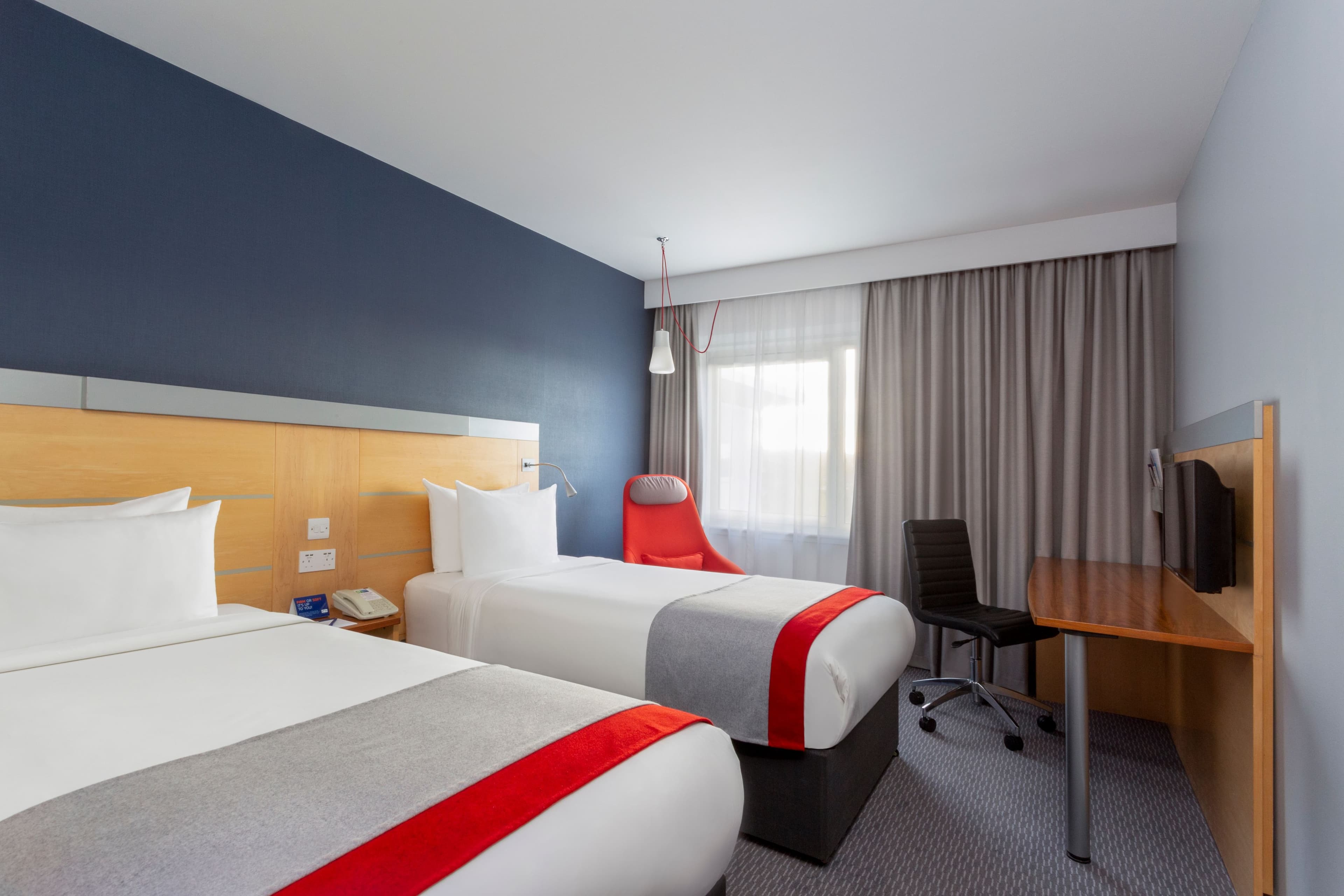 Holiday Inn Express Birmingham - Redditch — 13