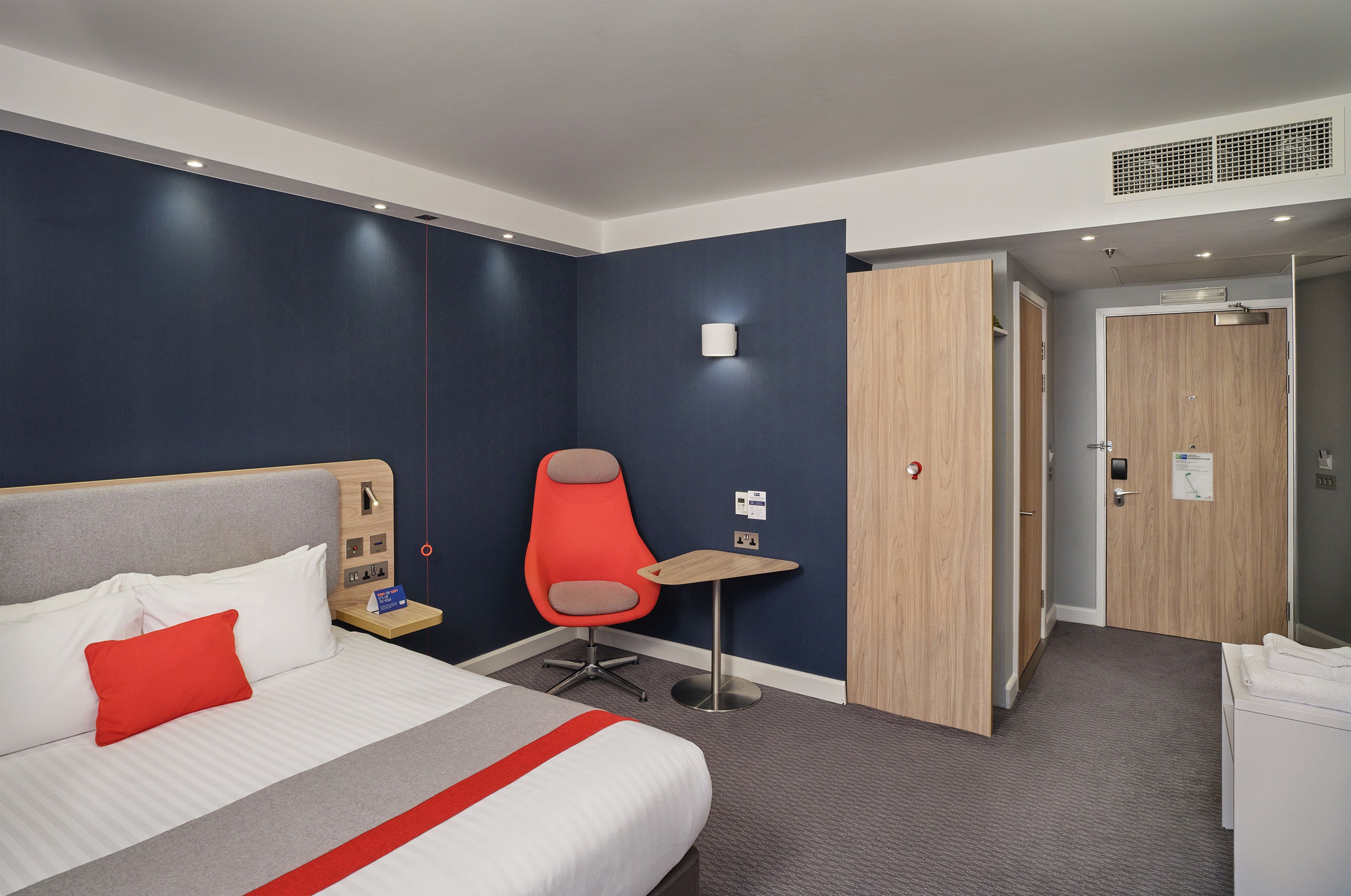 Holiday Inn Express Birmingham - City Centre — 10