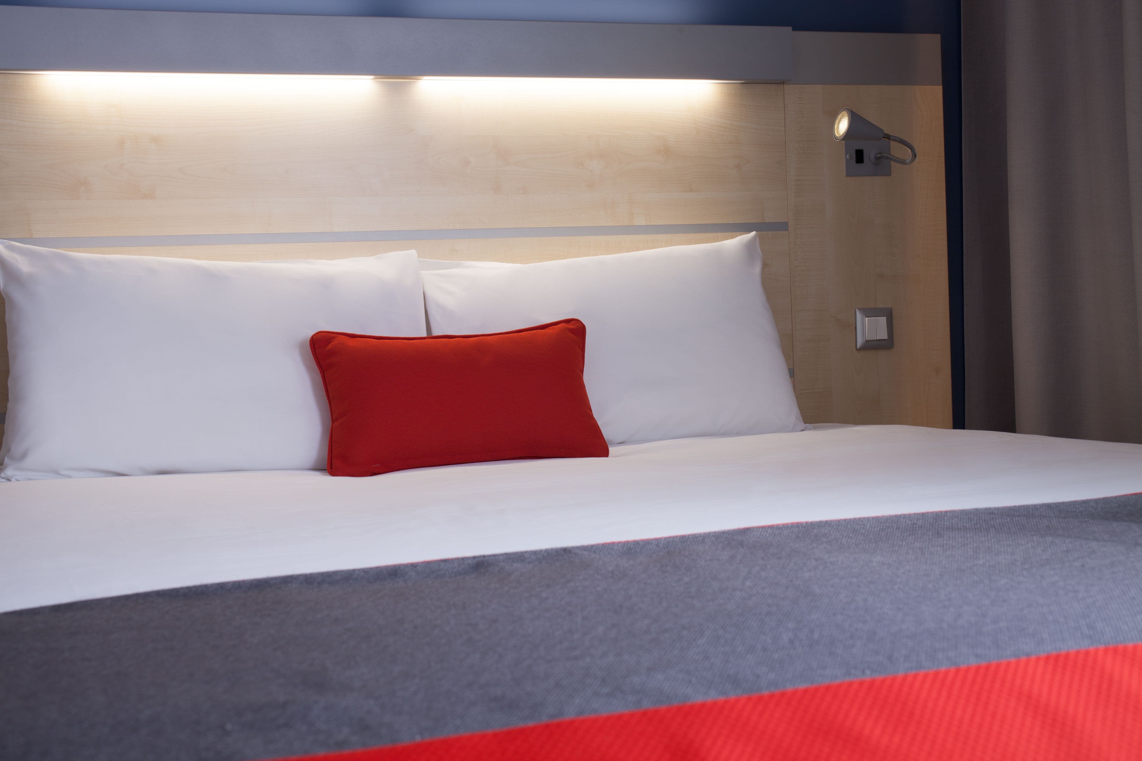 Holiday Inn Express Toulouse Airport - Image 2
