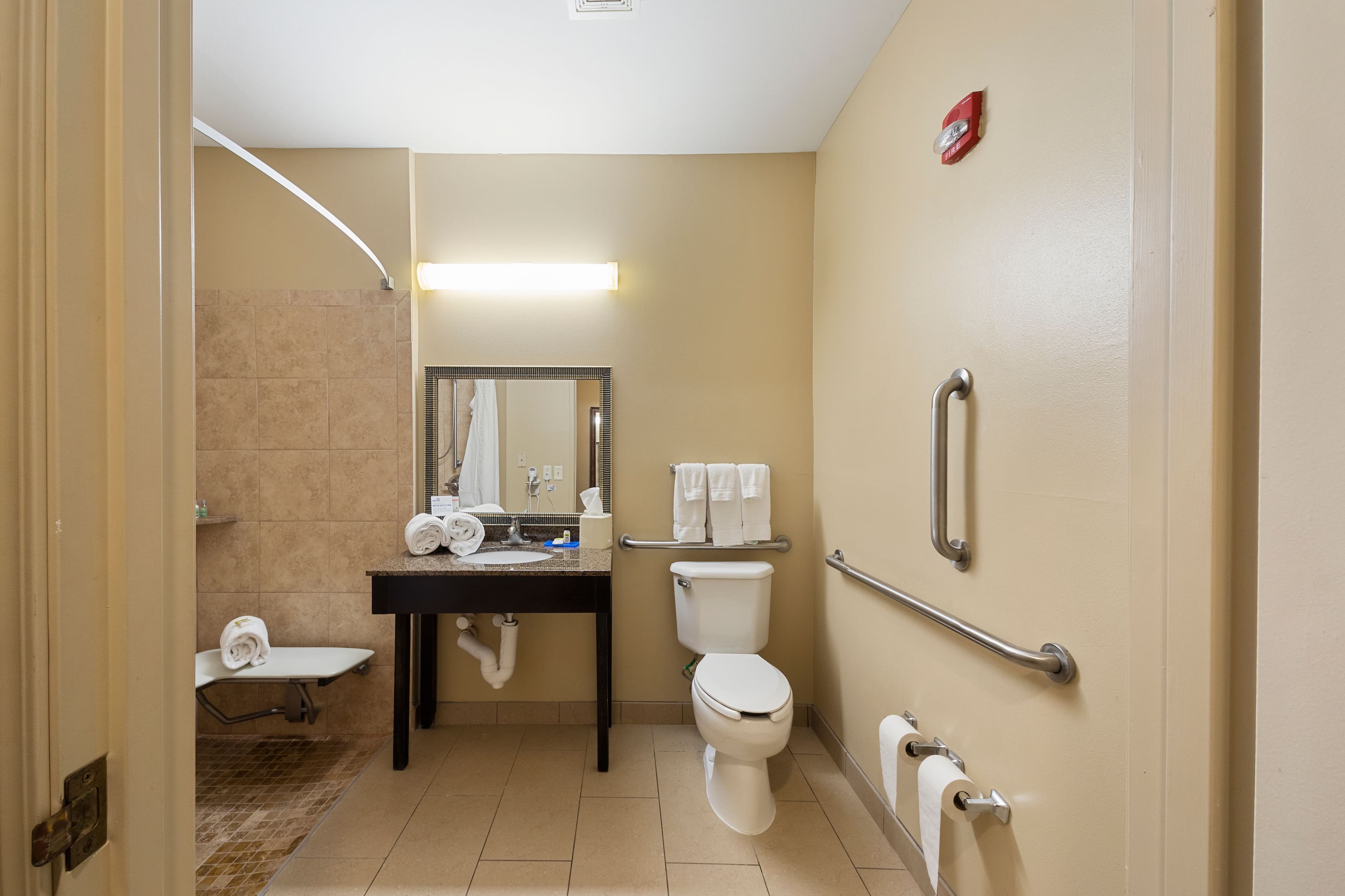 Holiday Inn Express Bloomington West — 6