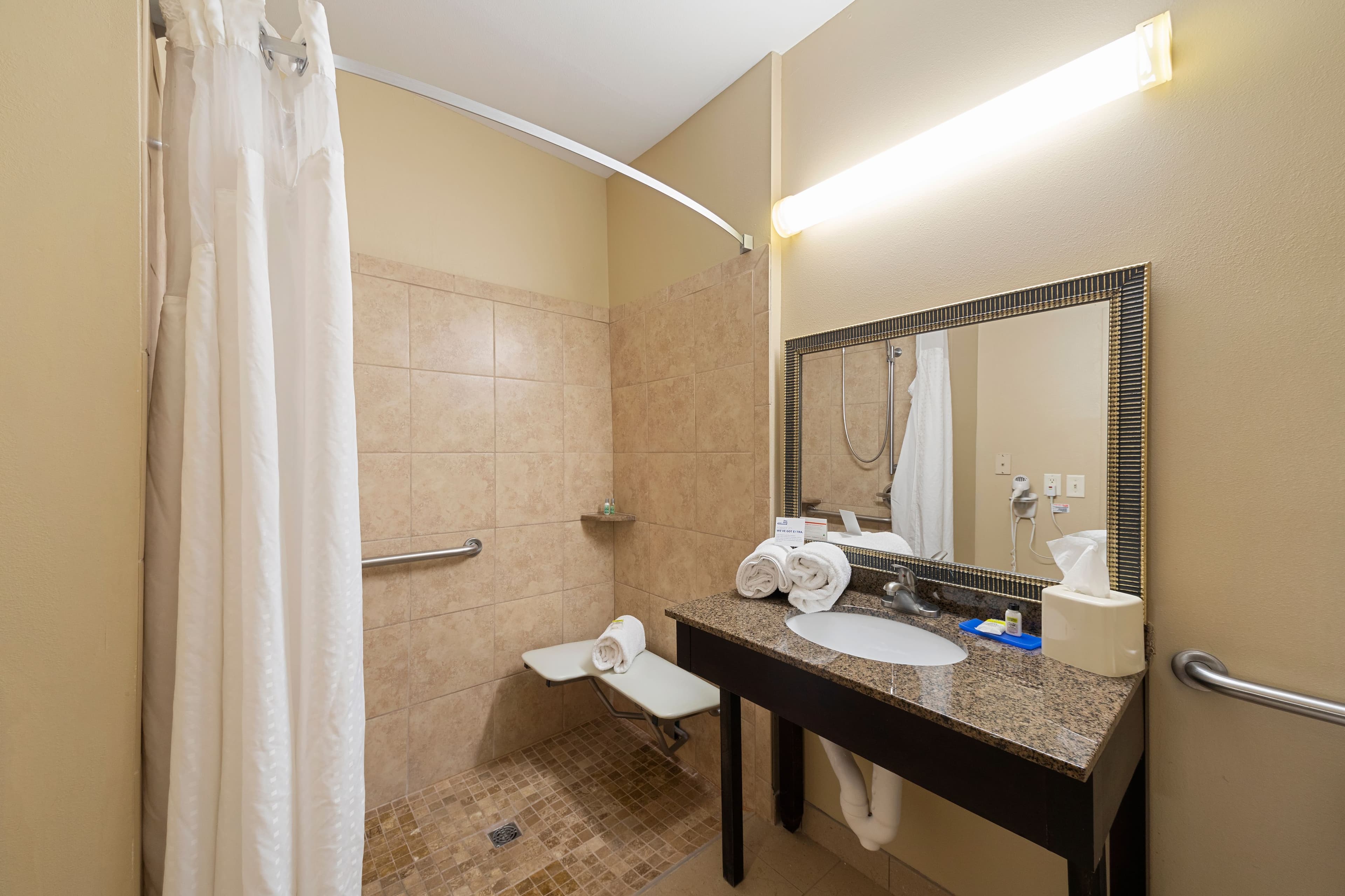 Holiday Inn Express Bloomington West — 7