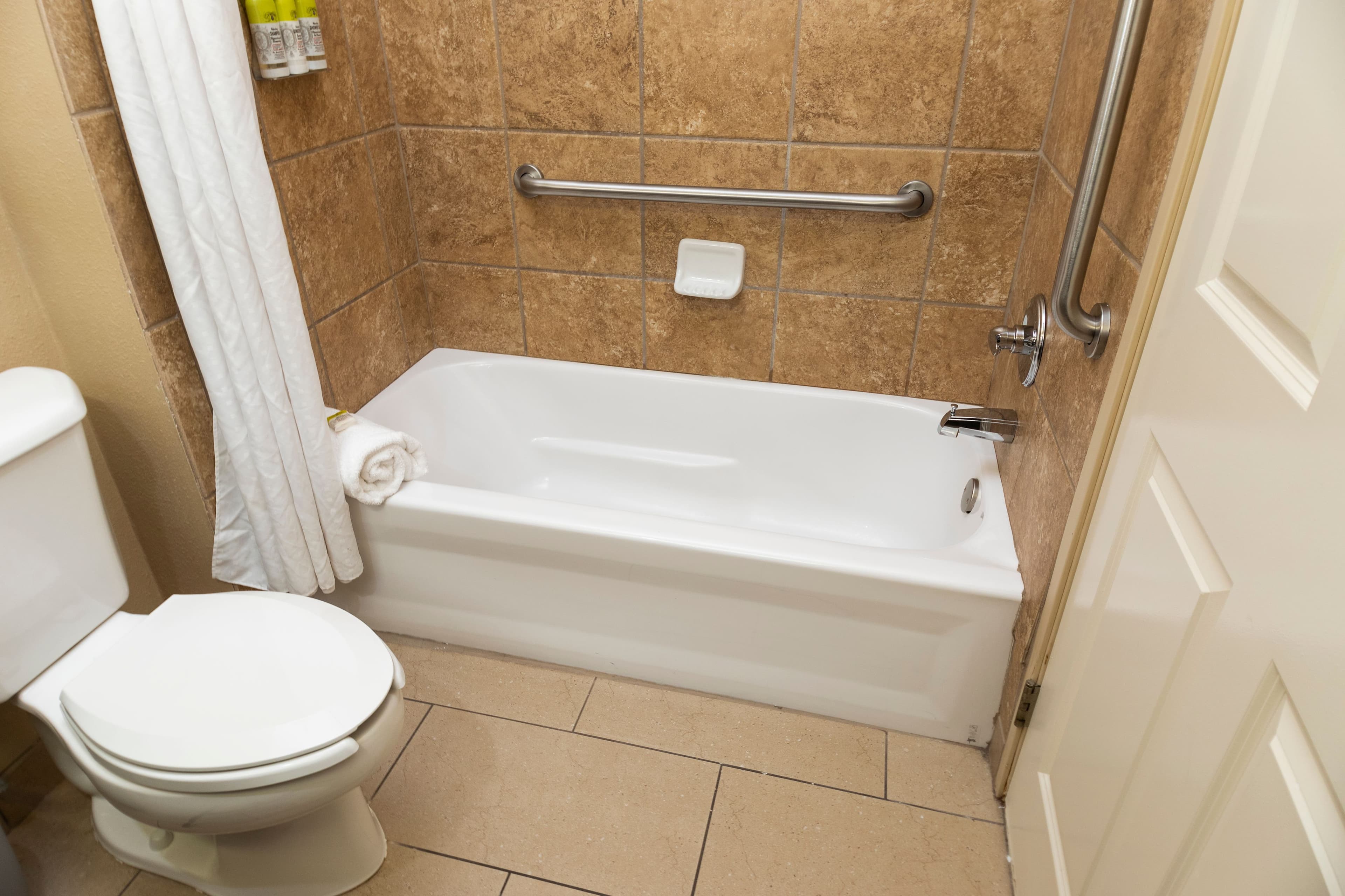 Holiday Inn Express Bloomington West — 9