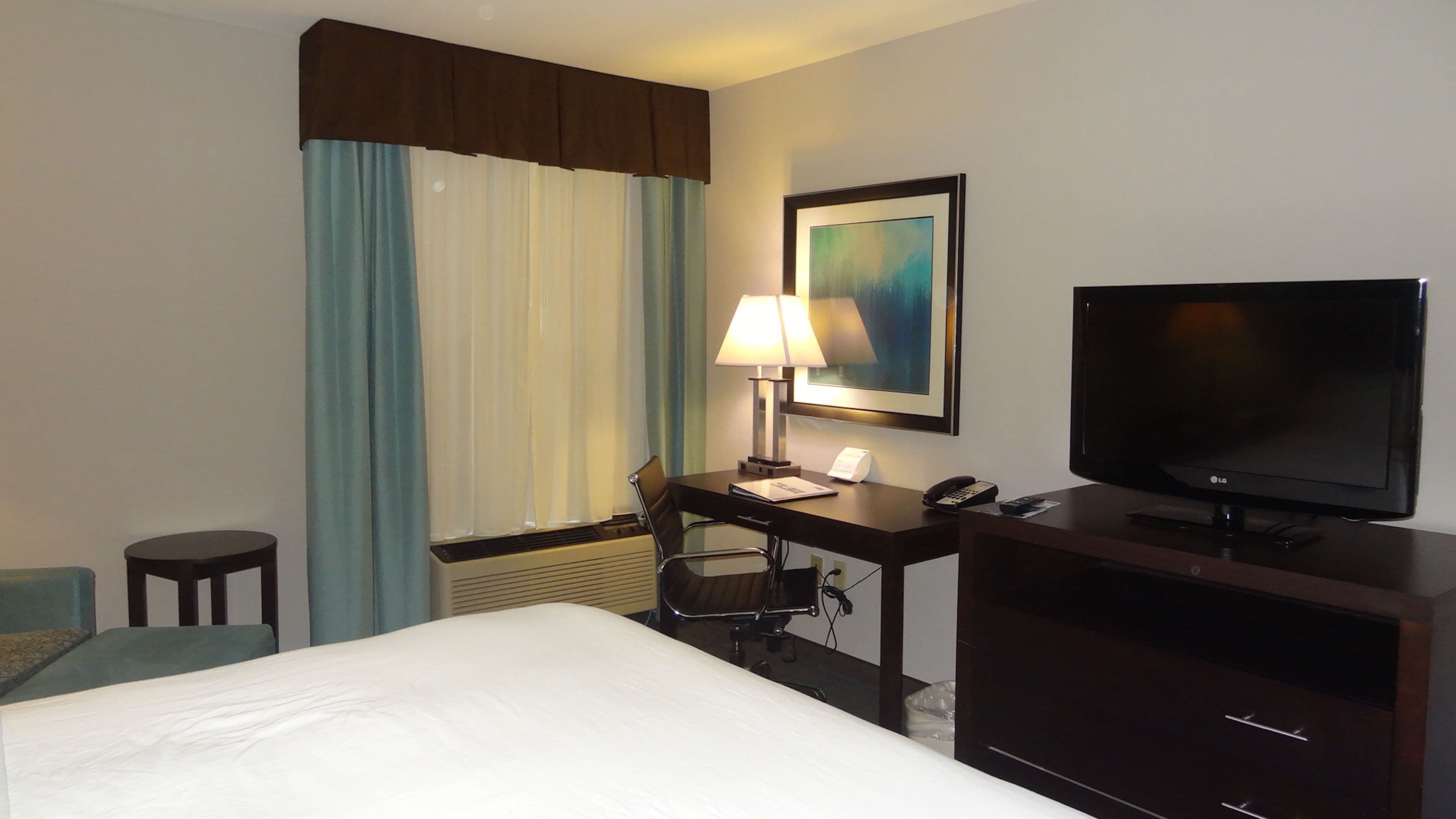 Holiday Inn Express Kansas City - Bonner Springs — 7