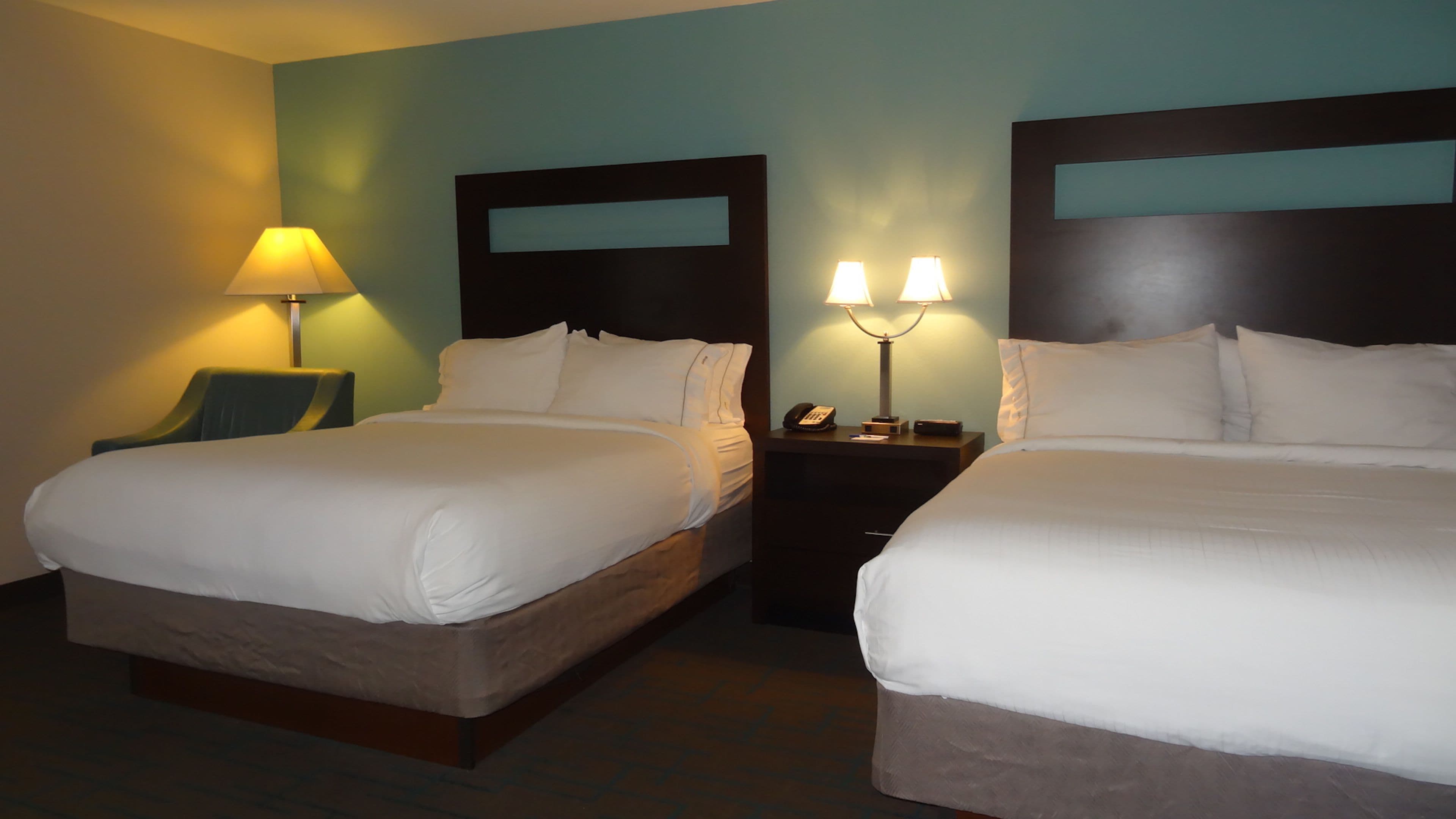 Holiday Inn Express Kansas City - Bonner Springs — 21