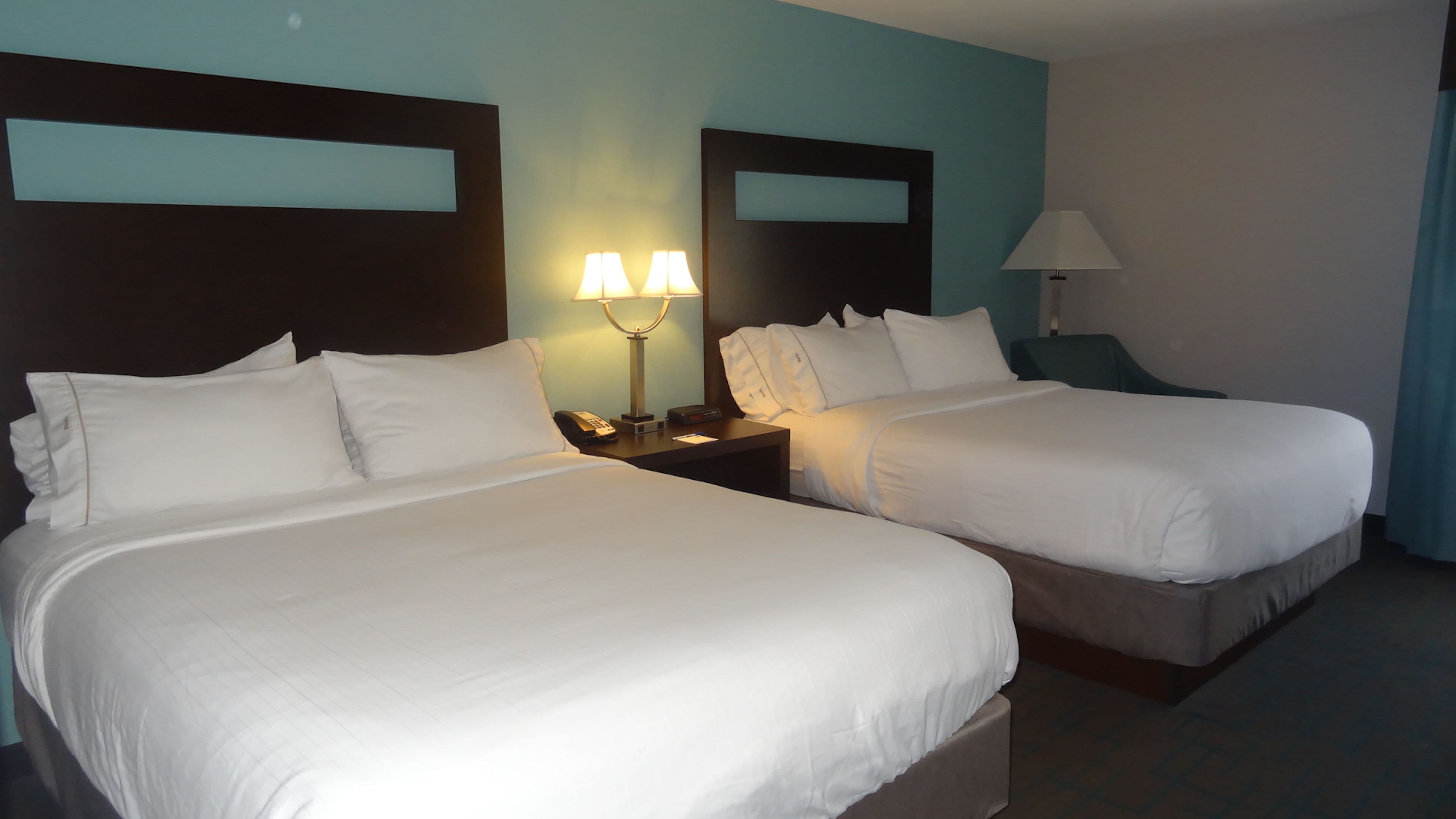 Holiday Inn Express Kansas City - Bonner Springs — 15