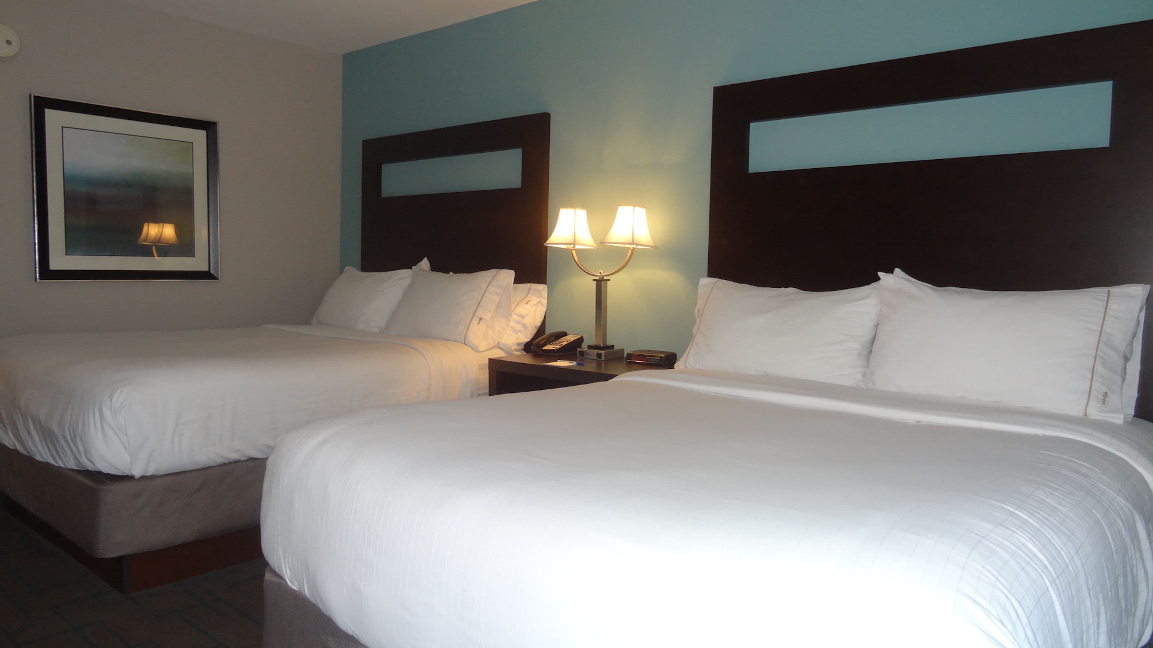 Holiday Inn Express Kansas City - Bonner Springs — 17