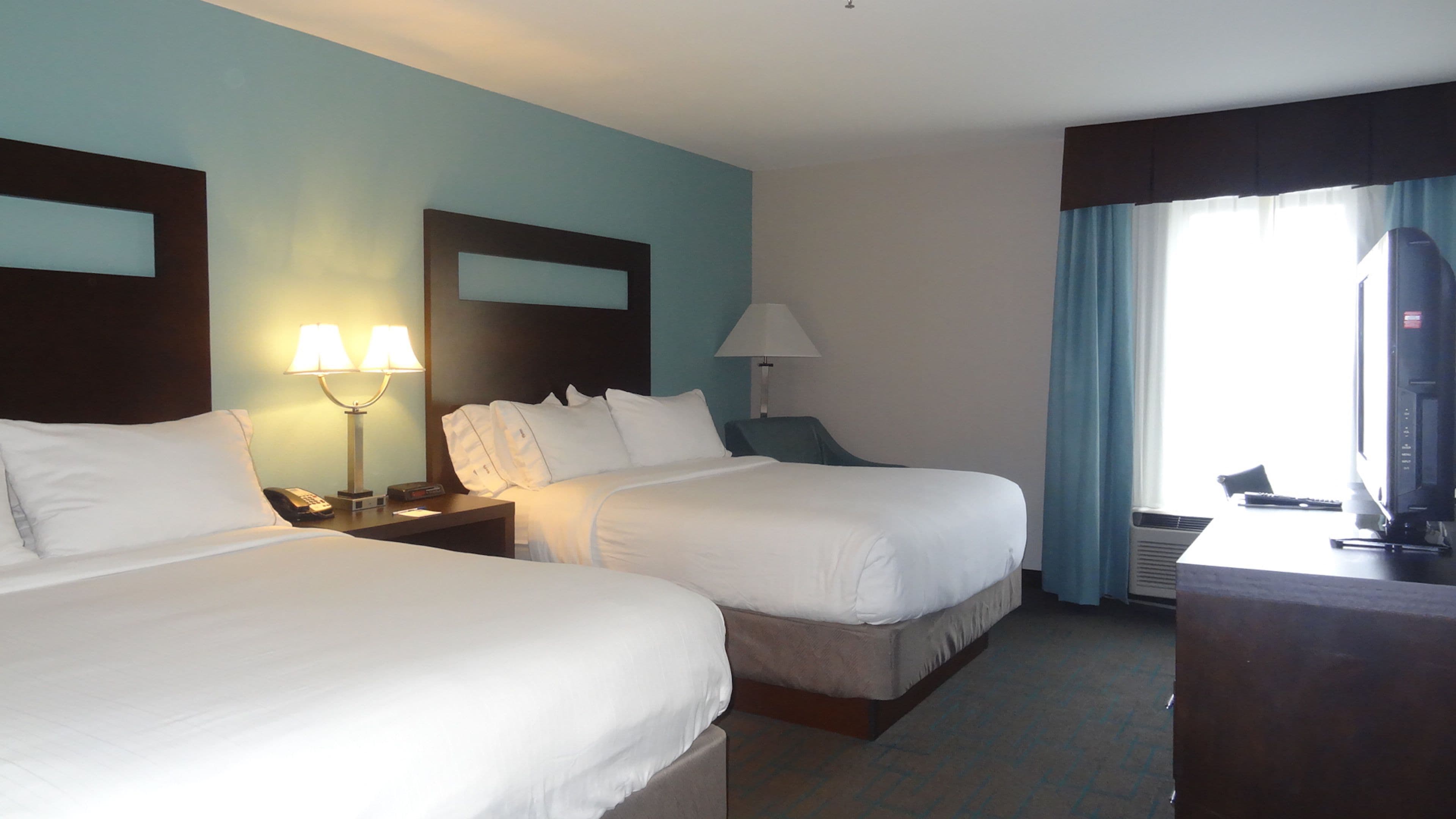 Holiday Inn Express Kansas City - Bonner Springs — 14