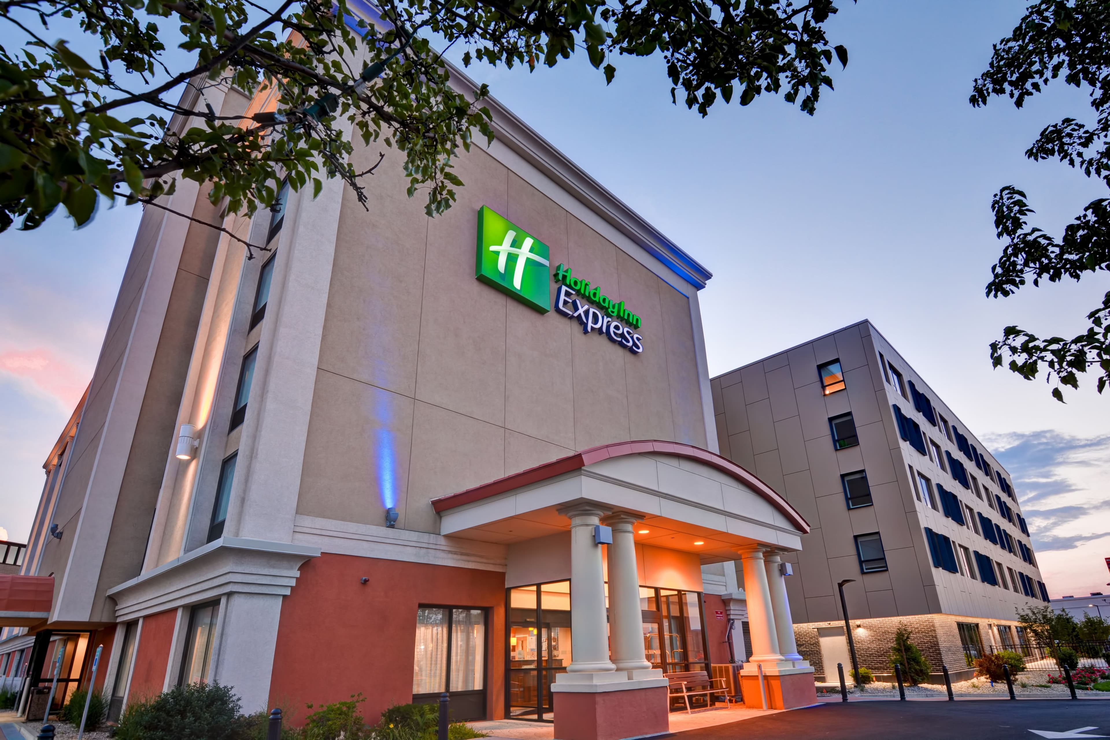 Holiday Inn Express Boston - Image 1