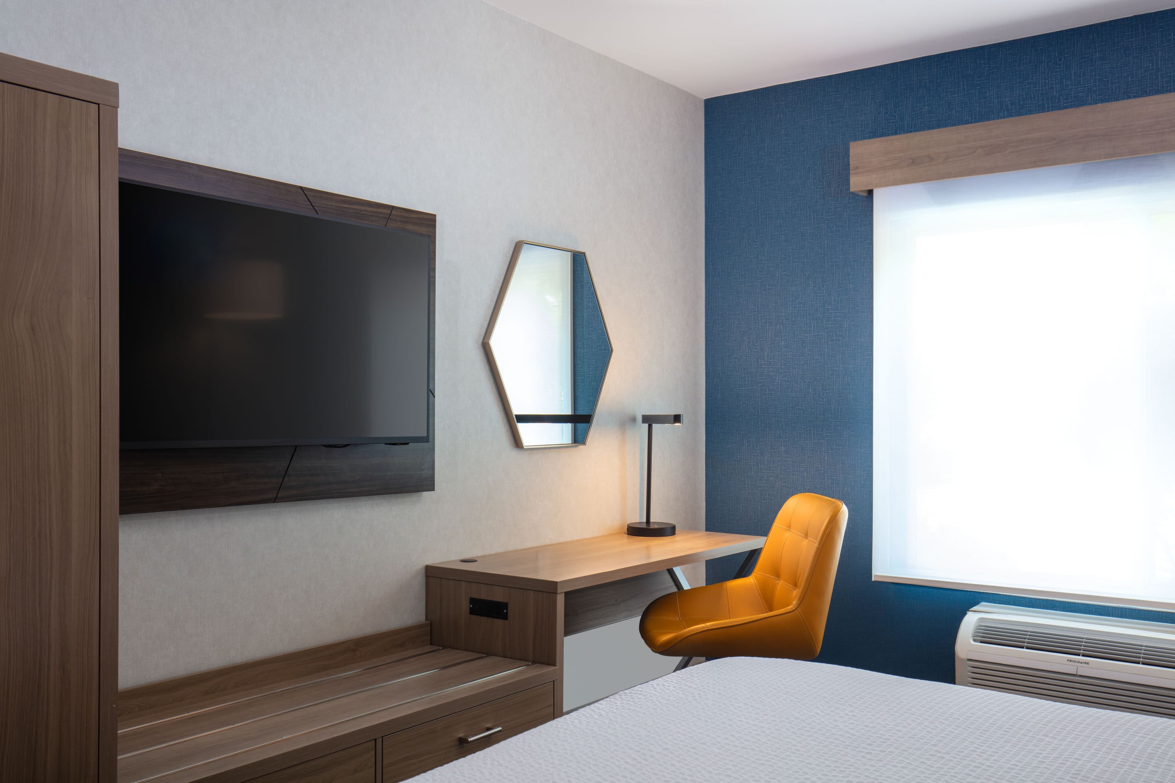 Holiday Inn Express Bothell - Image 4
