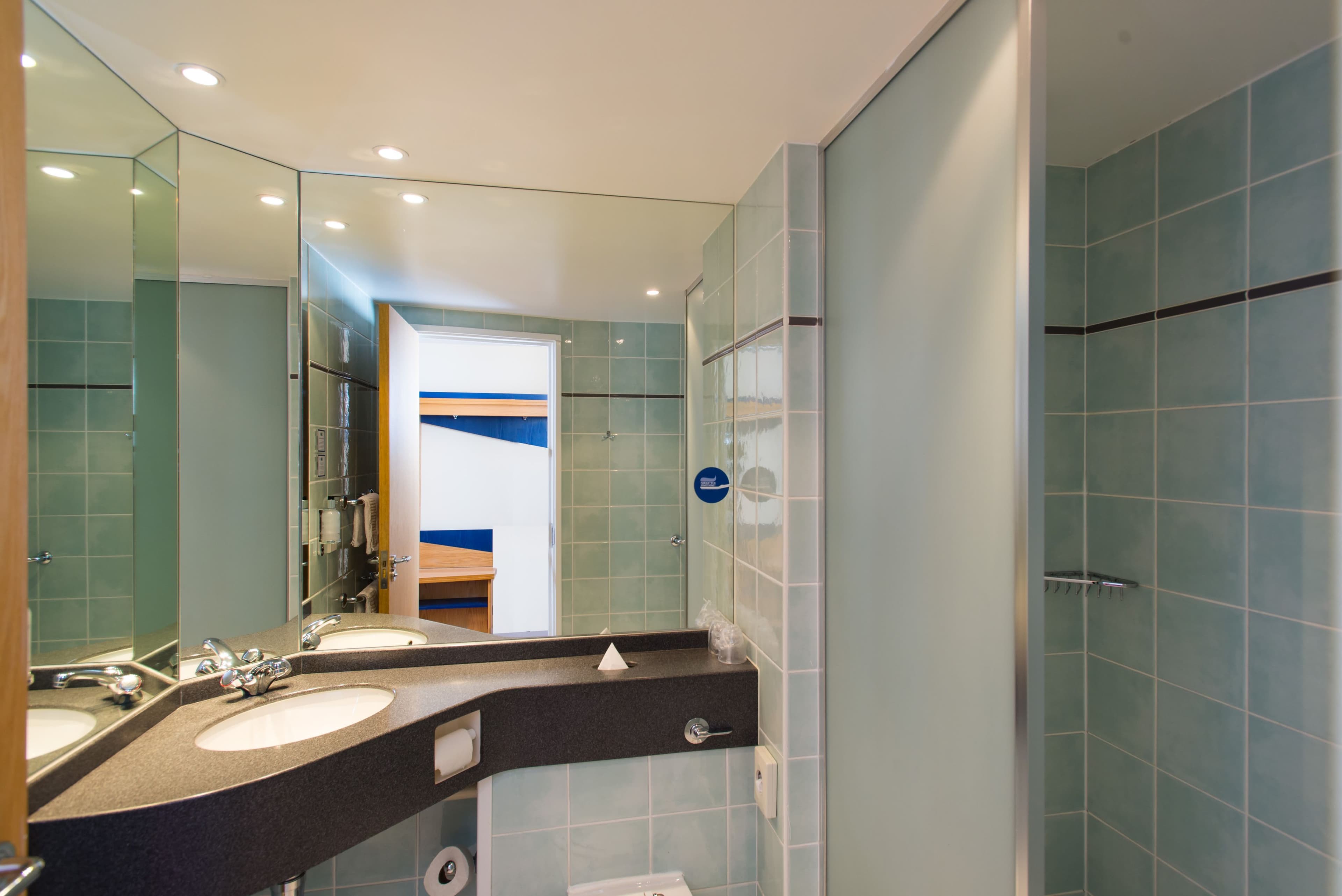 Holiday Inn Express Bradford City Centre - Image 5