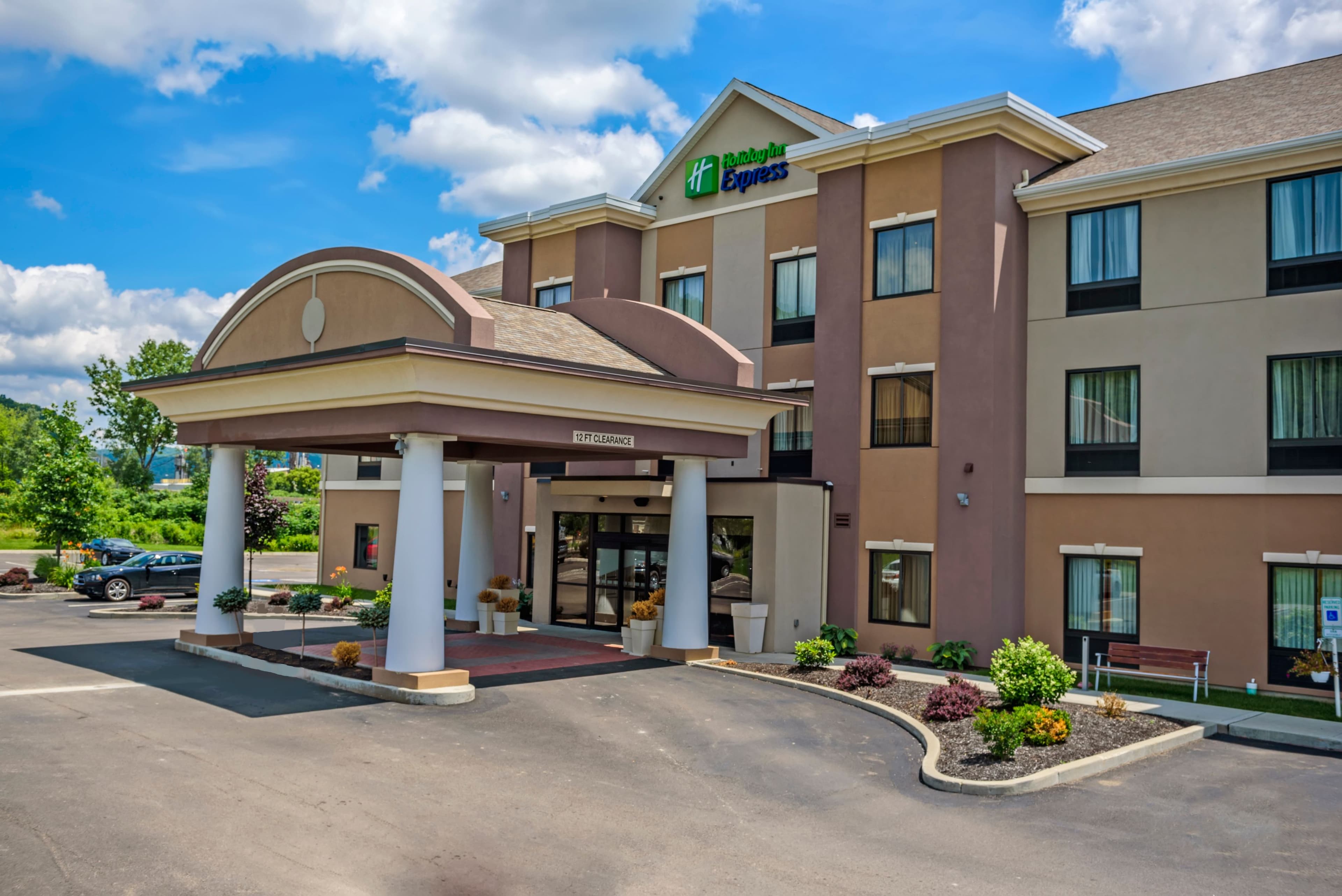 Holiday Inn Express Bradford - Image 1