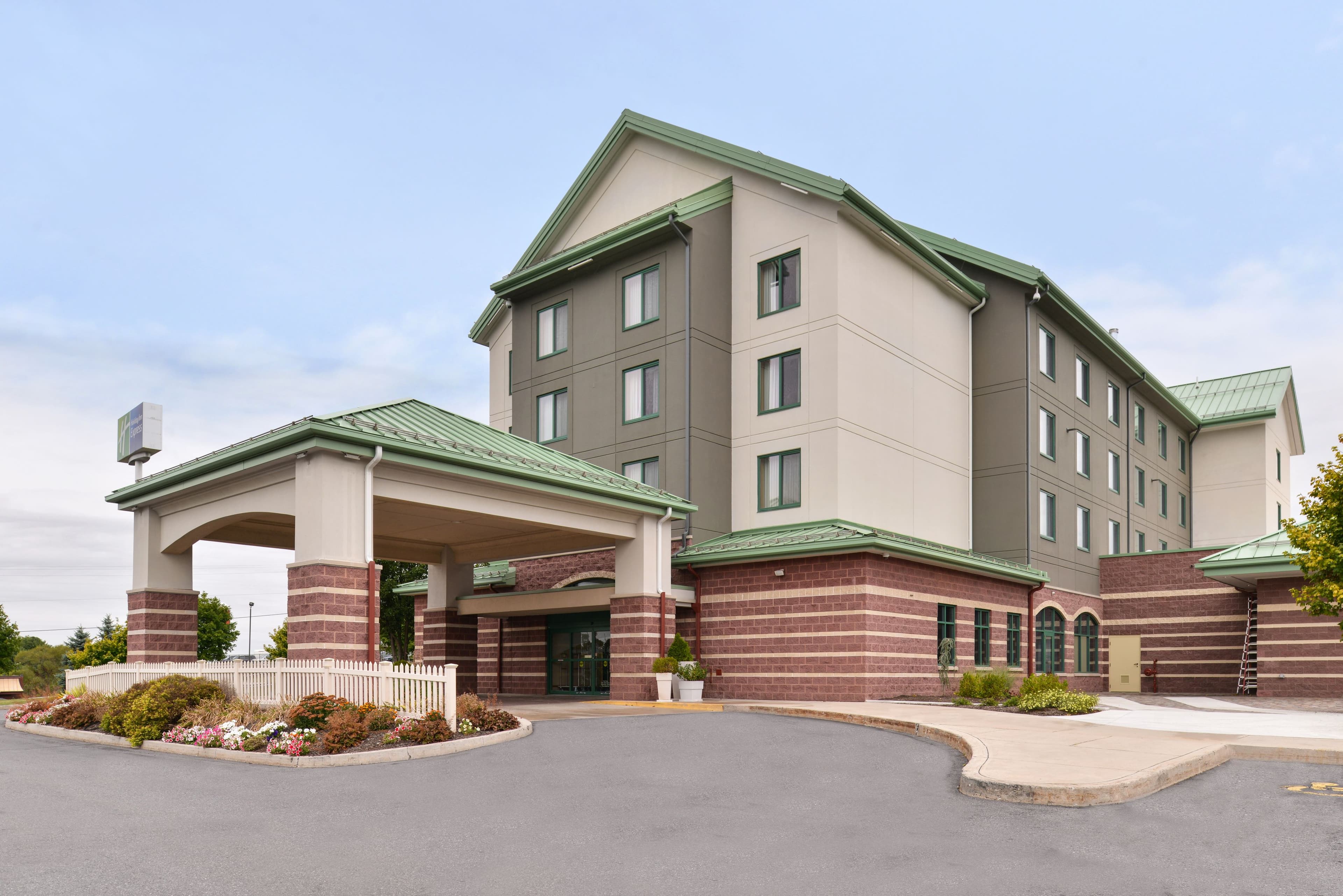 Holiday Inn Express Breezewood - Image 1