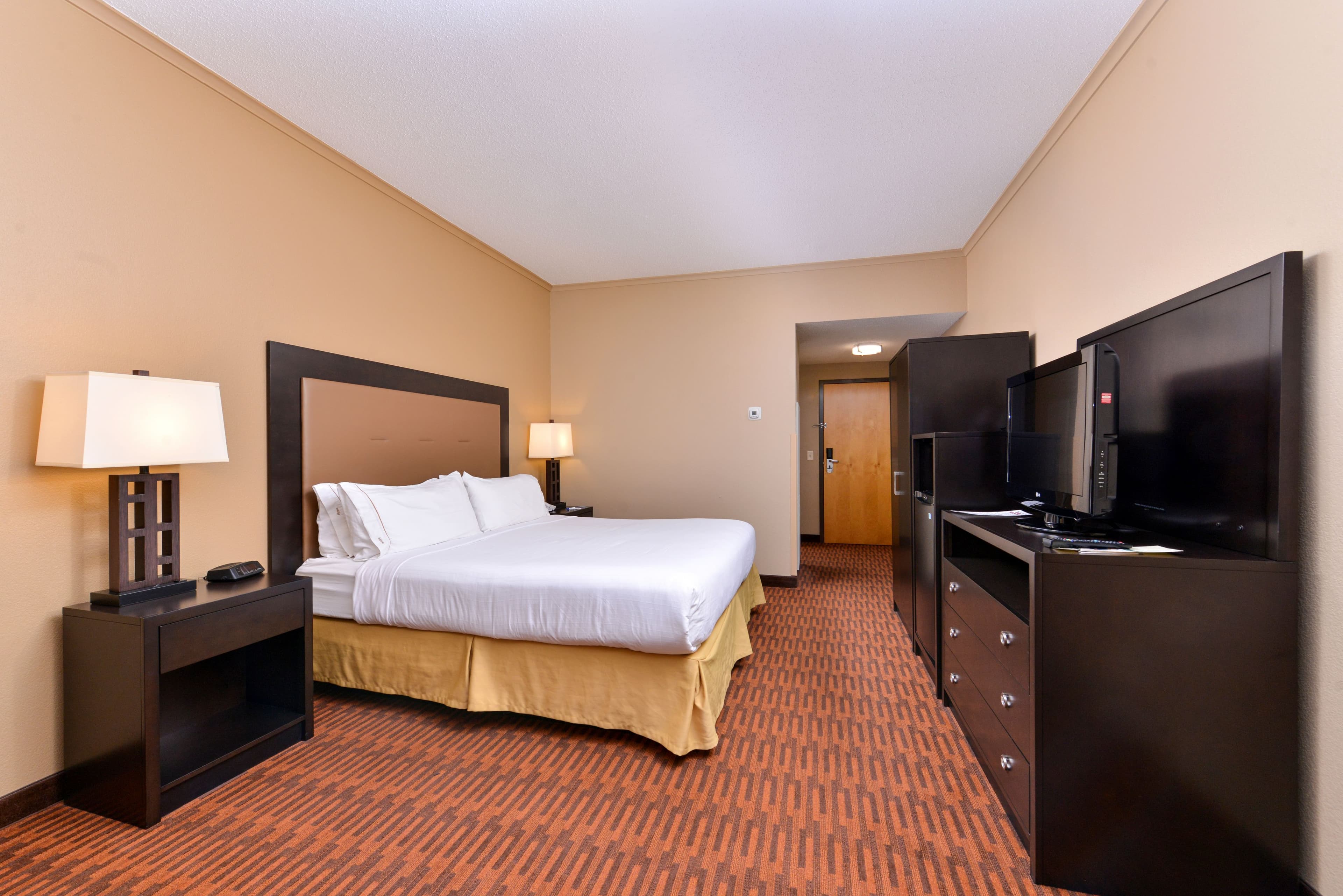 Holiday Inn Express Breezewood - Image 3