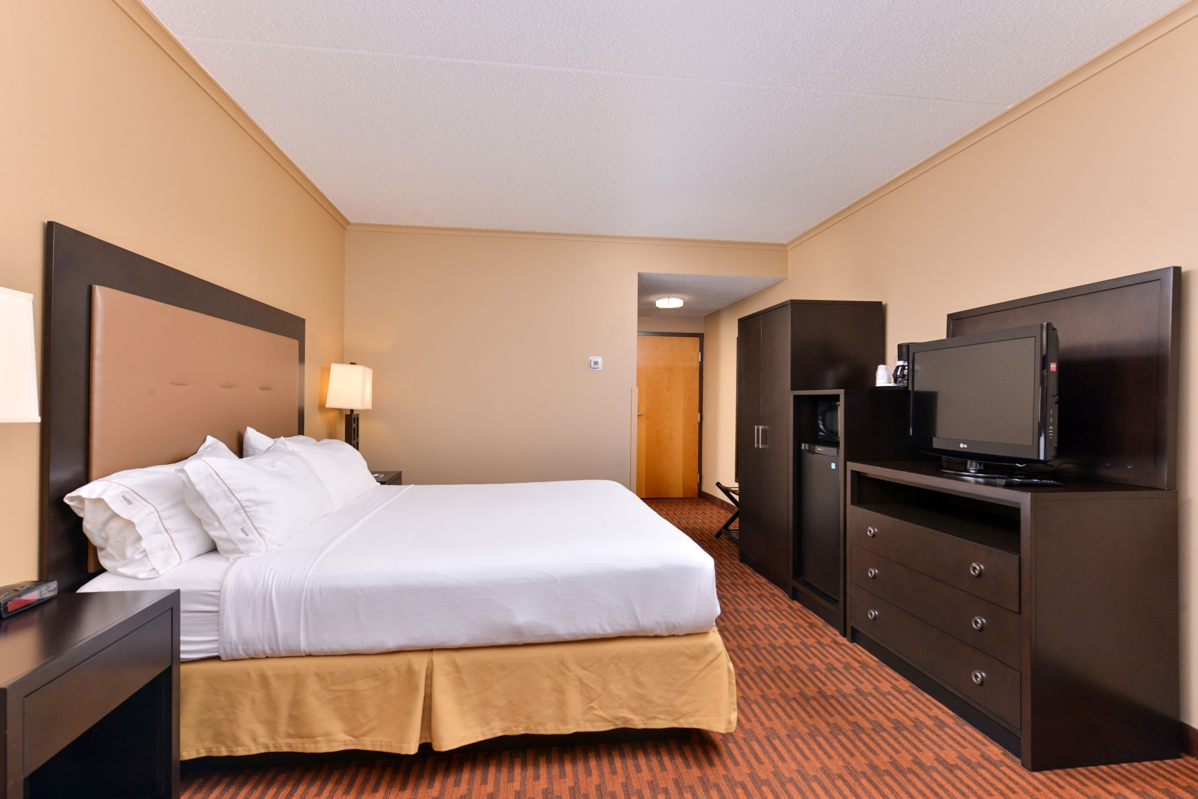 Holiday Inn Express Breezewood - Image 4