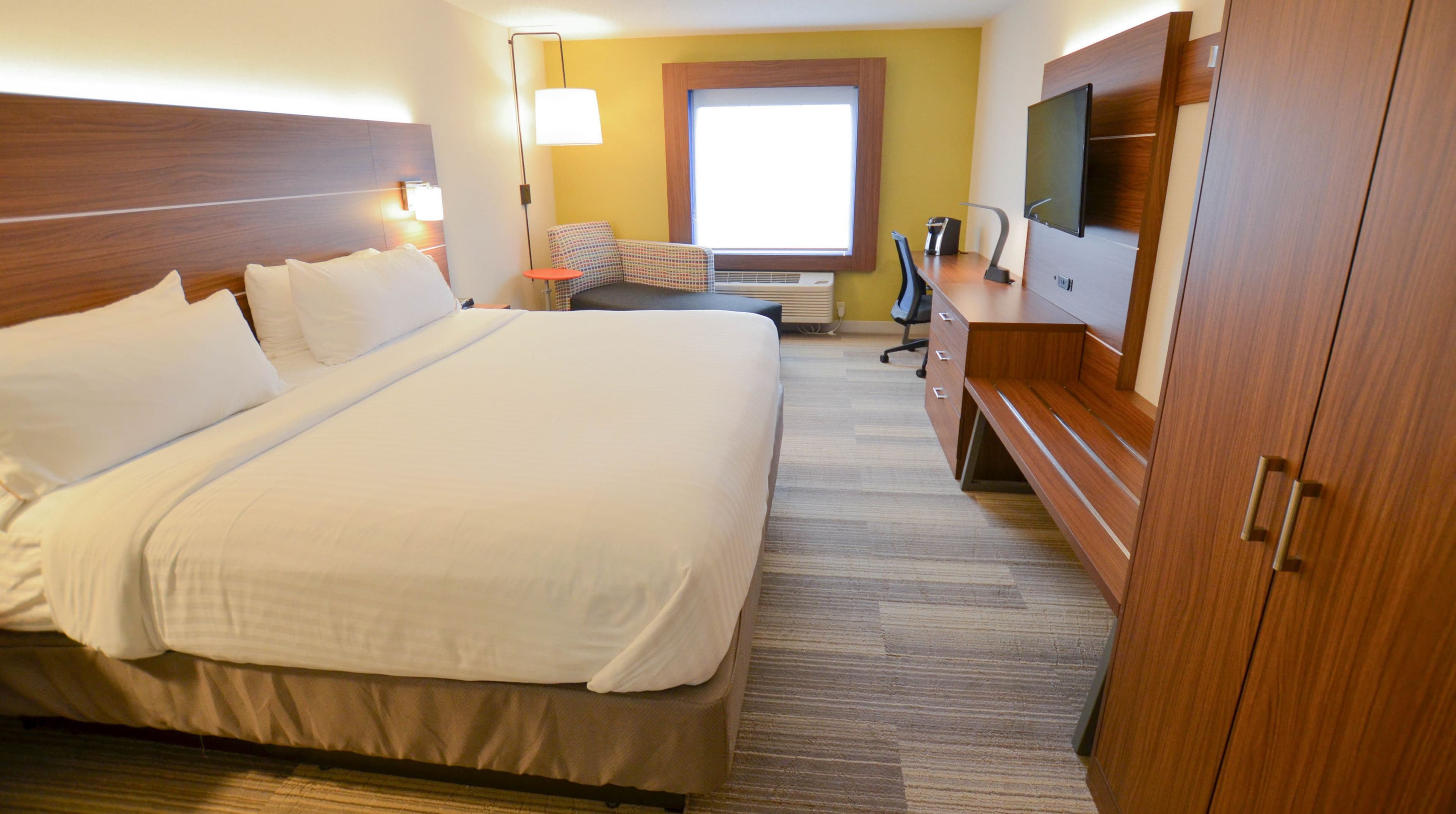 Holiday Inn Express Pittsburgh-Bridgeville — 8