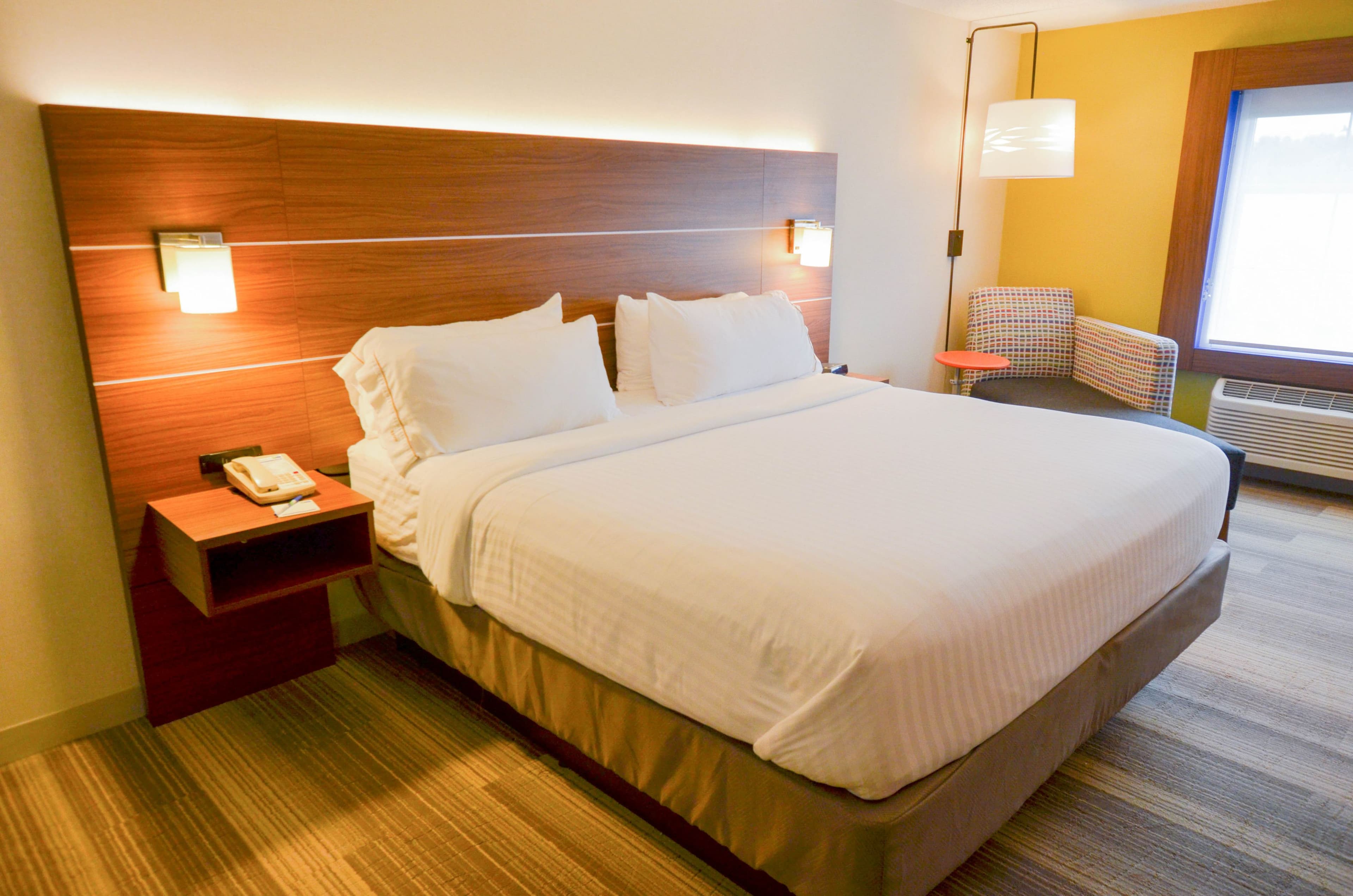 Holiday Inn Express Pittsburgh-Bridgeville — 9