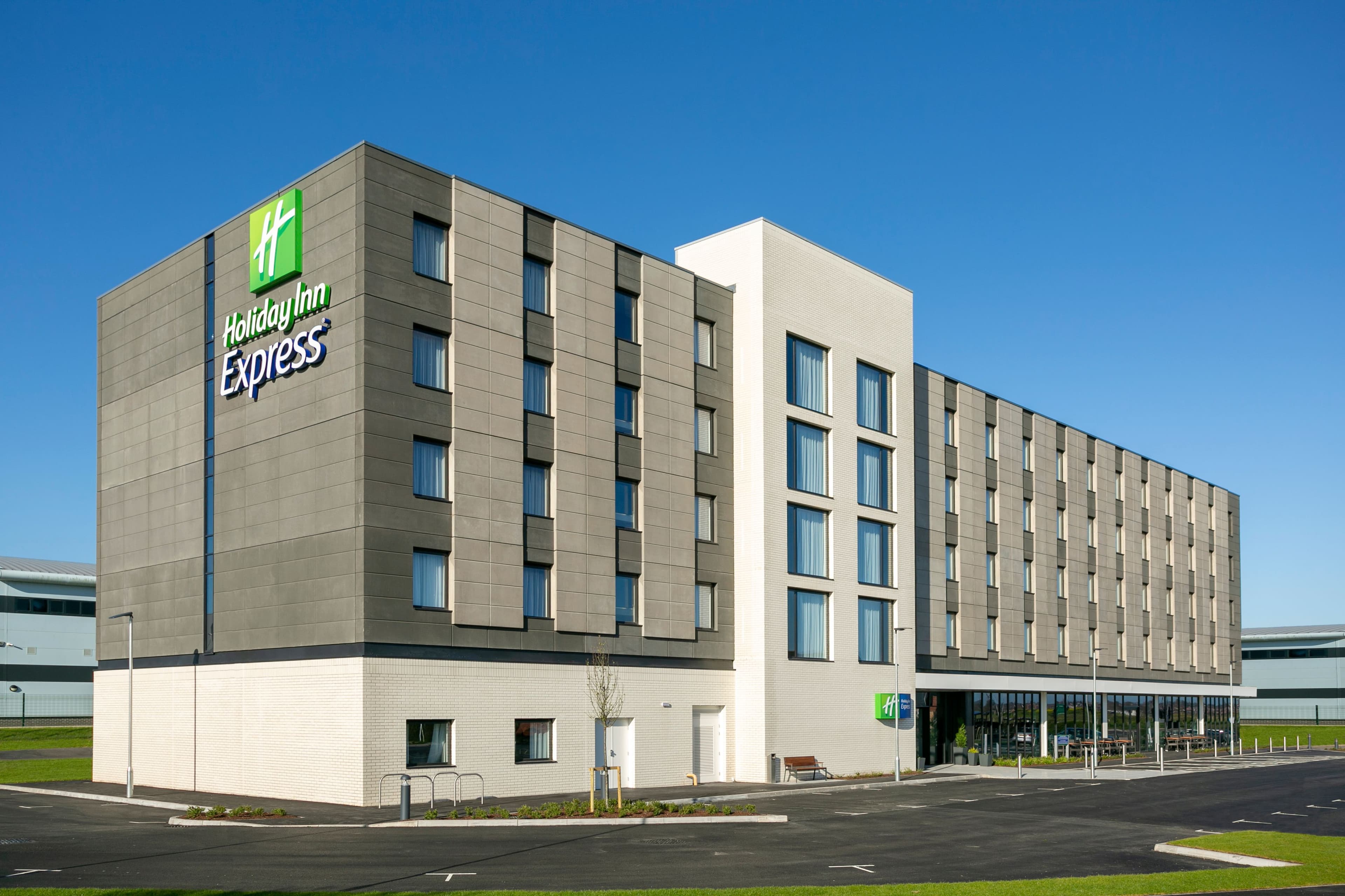 Holiday Inn Express Bridgwater M5, Jct. 24 - Image 1