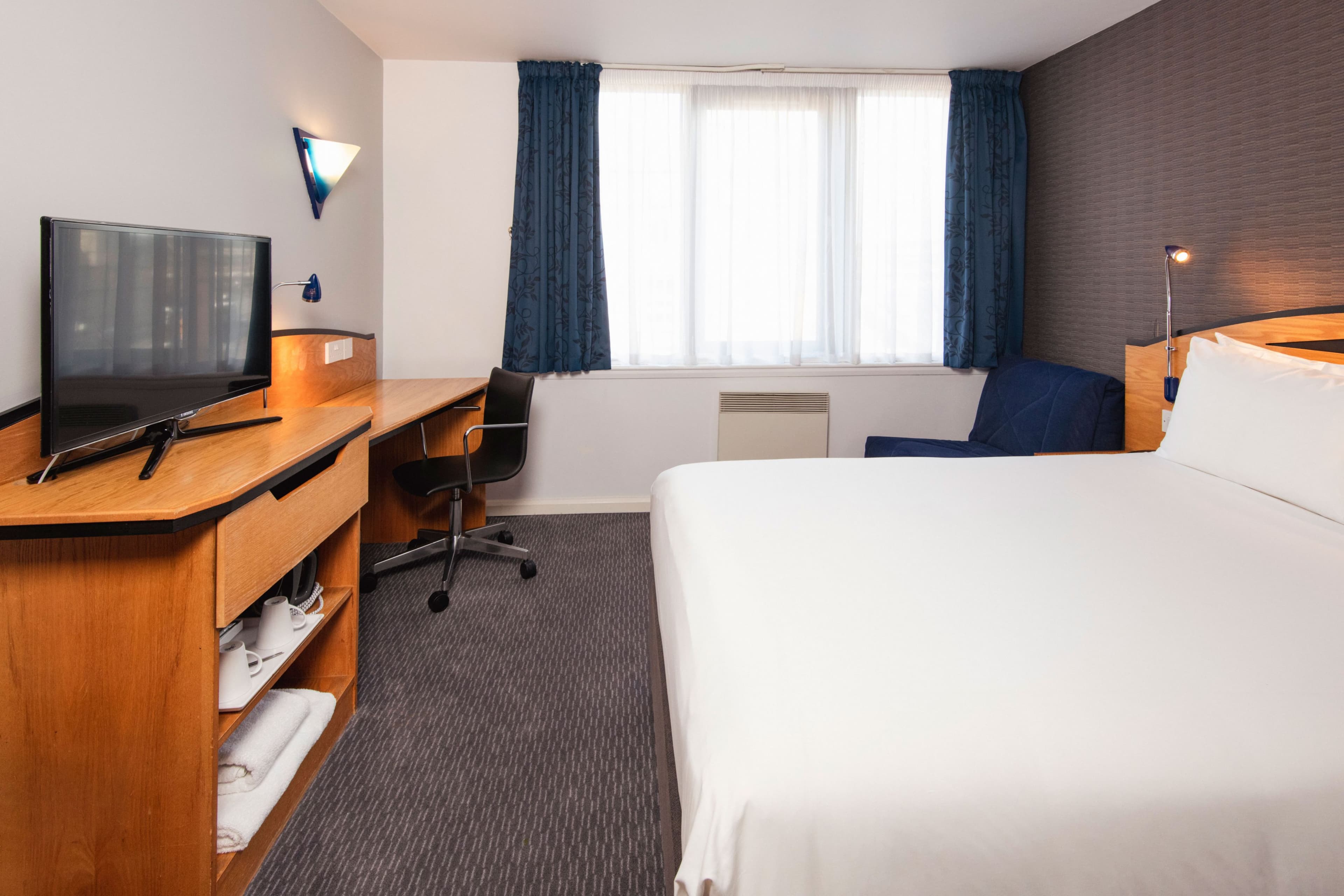 Holiday Inn Express Bristol City Centre - Image 3