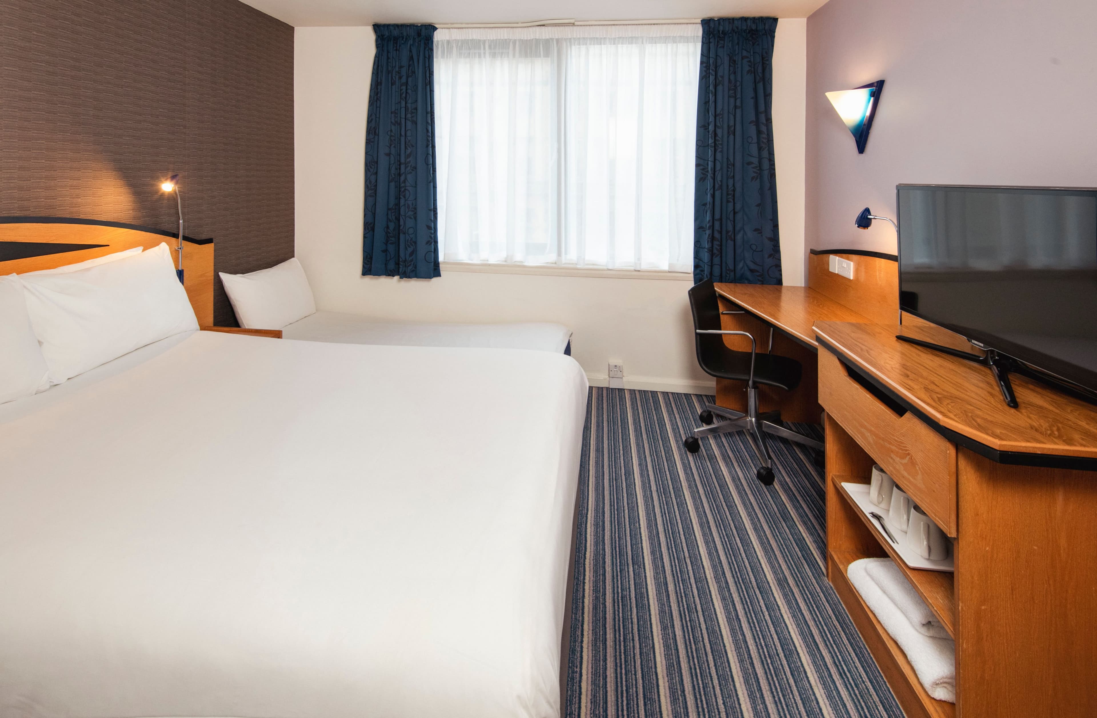 Holiday Inn Express Bristol City Centre - Image 5