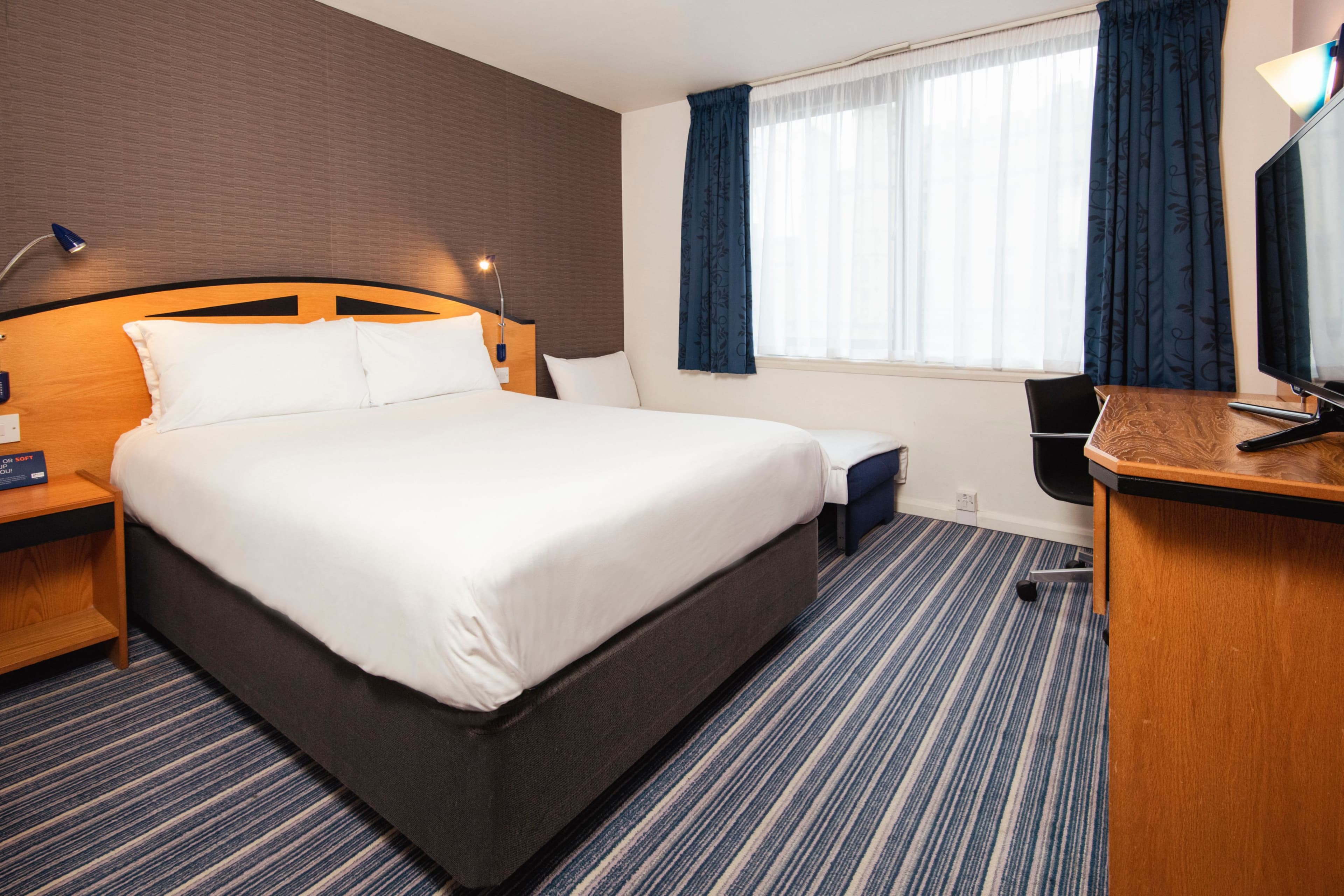 Holiday Inn Express Bristol City Centre - Image 4