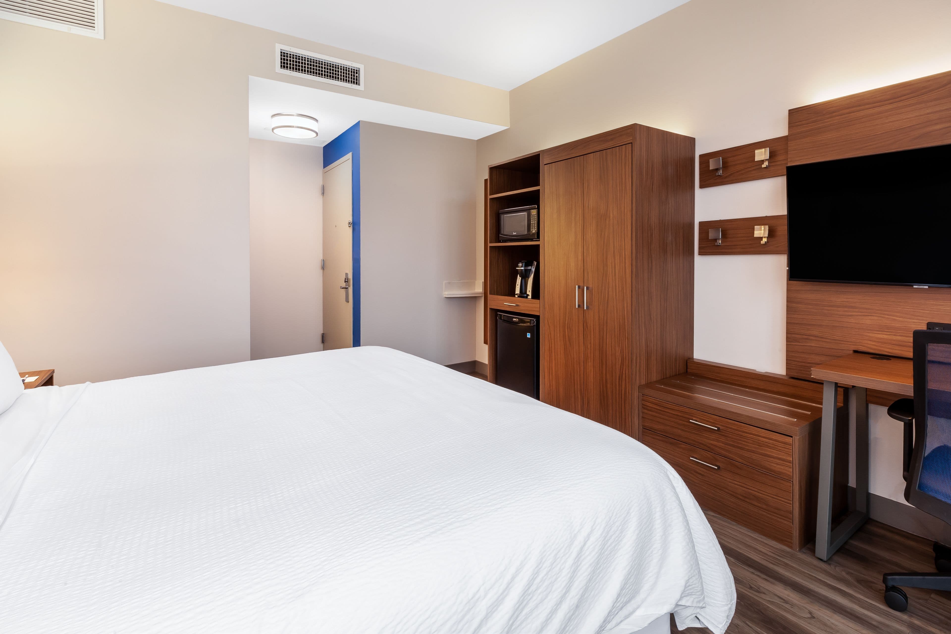 Holiday Inn Express NYC Brooklyn - Sunset Park - Image 2