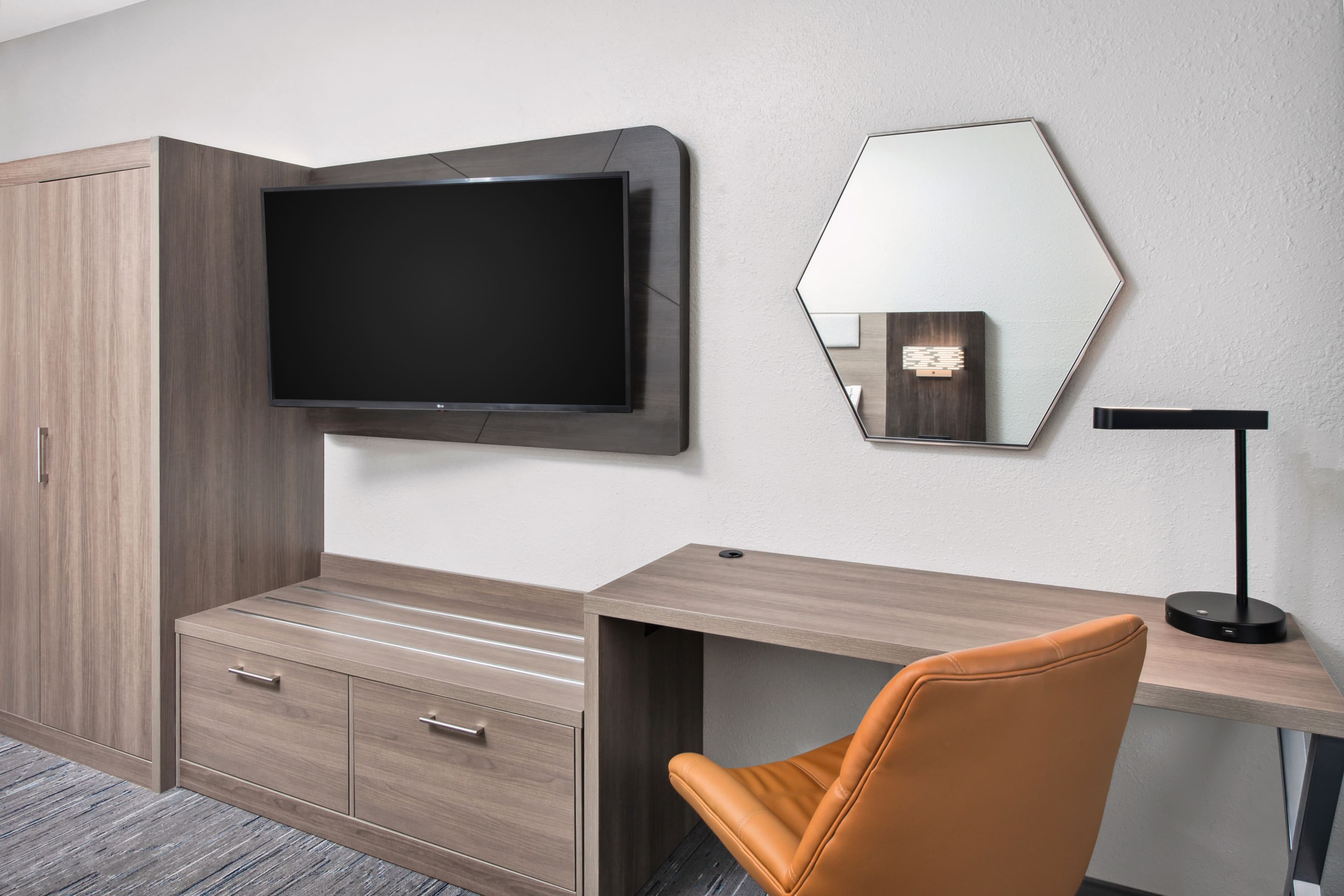 Holiday Inn Express Cleveland Airport - Brook Park - Image 3