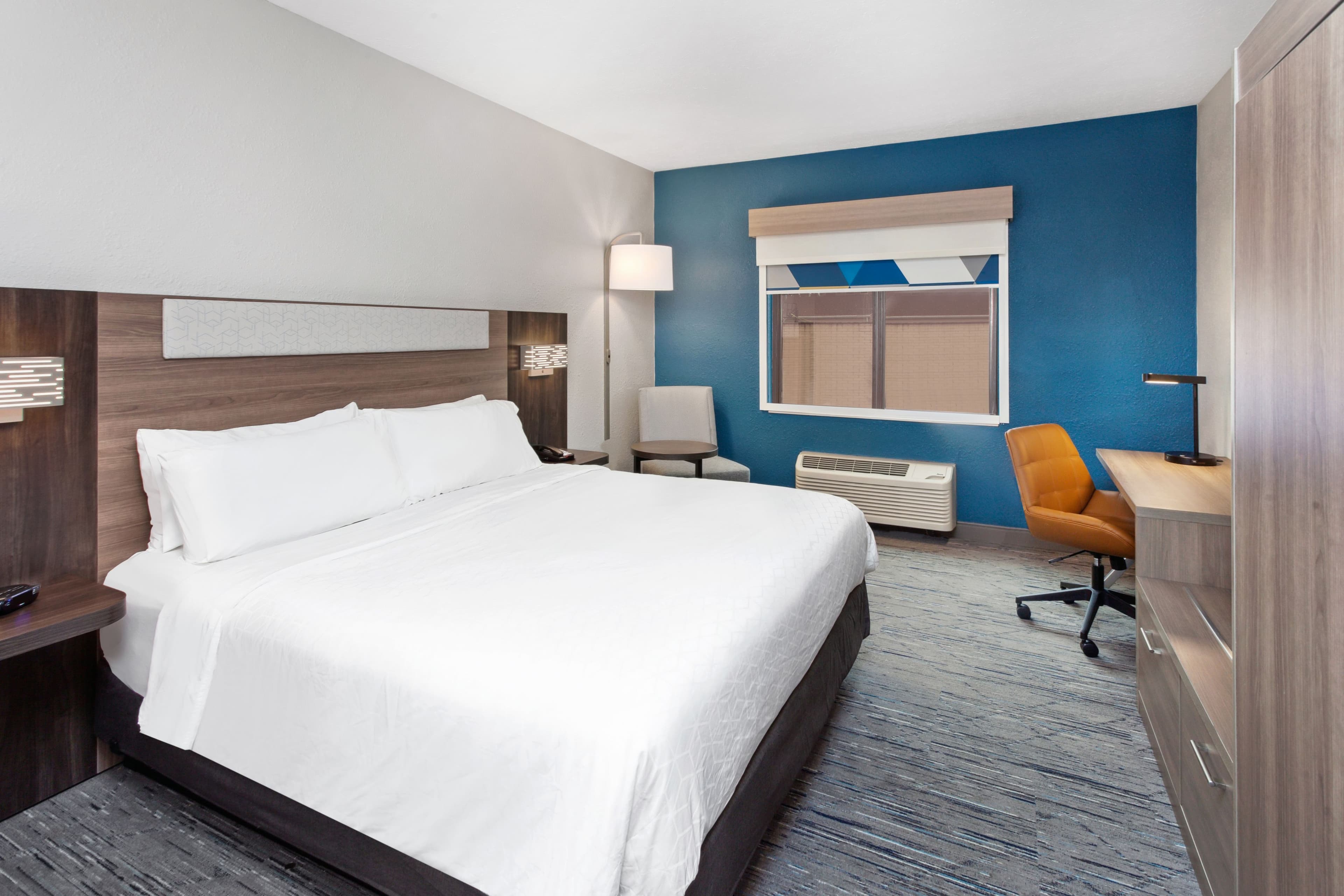 Holiday Inn Express Cleveland Airport - Brook Park - Image 5