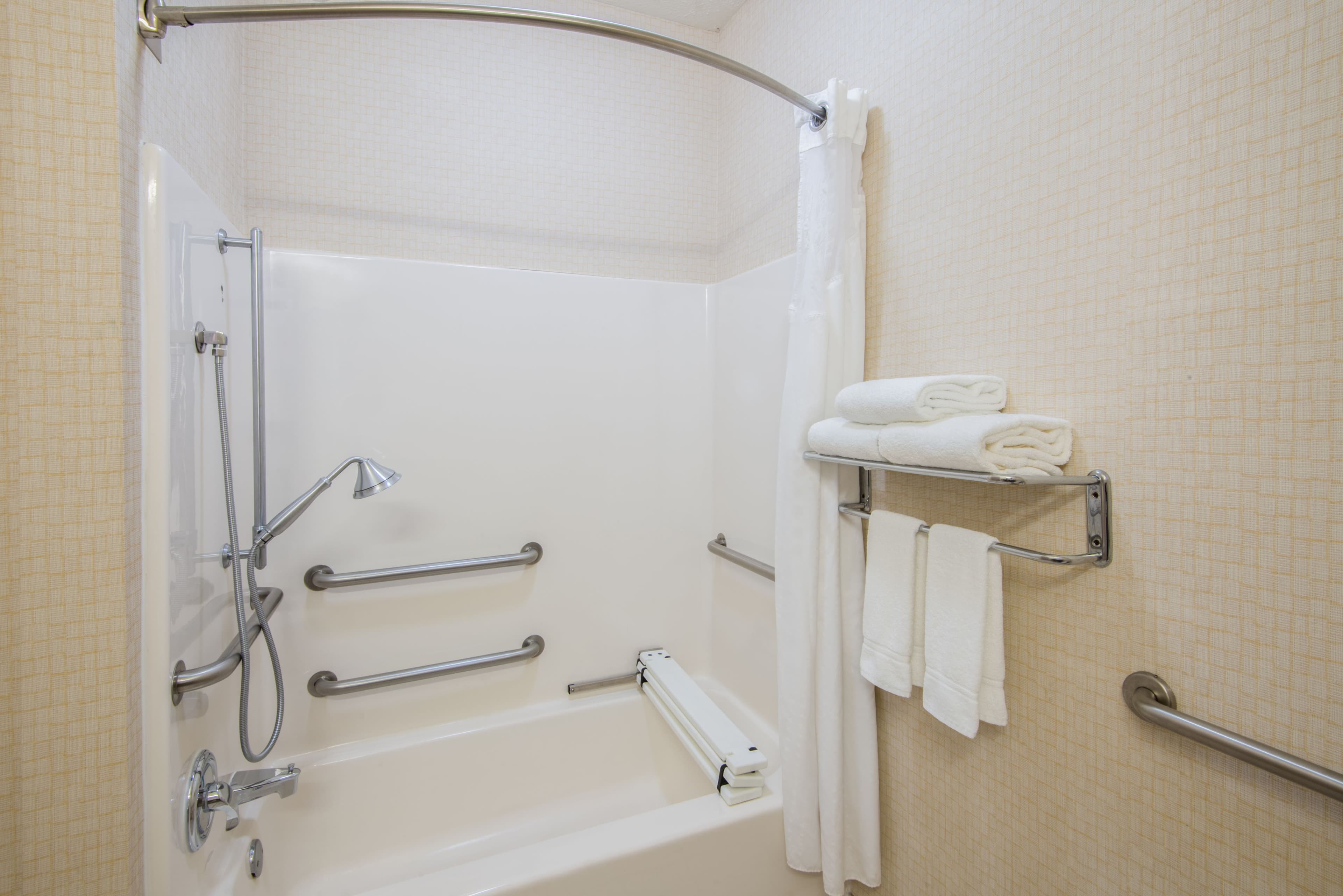 Holiday Inn Express Cleveland Airport - Brook Park — 13