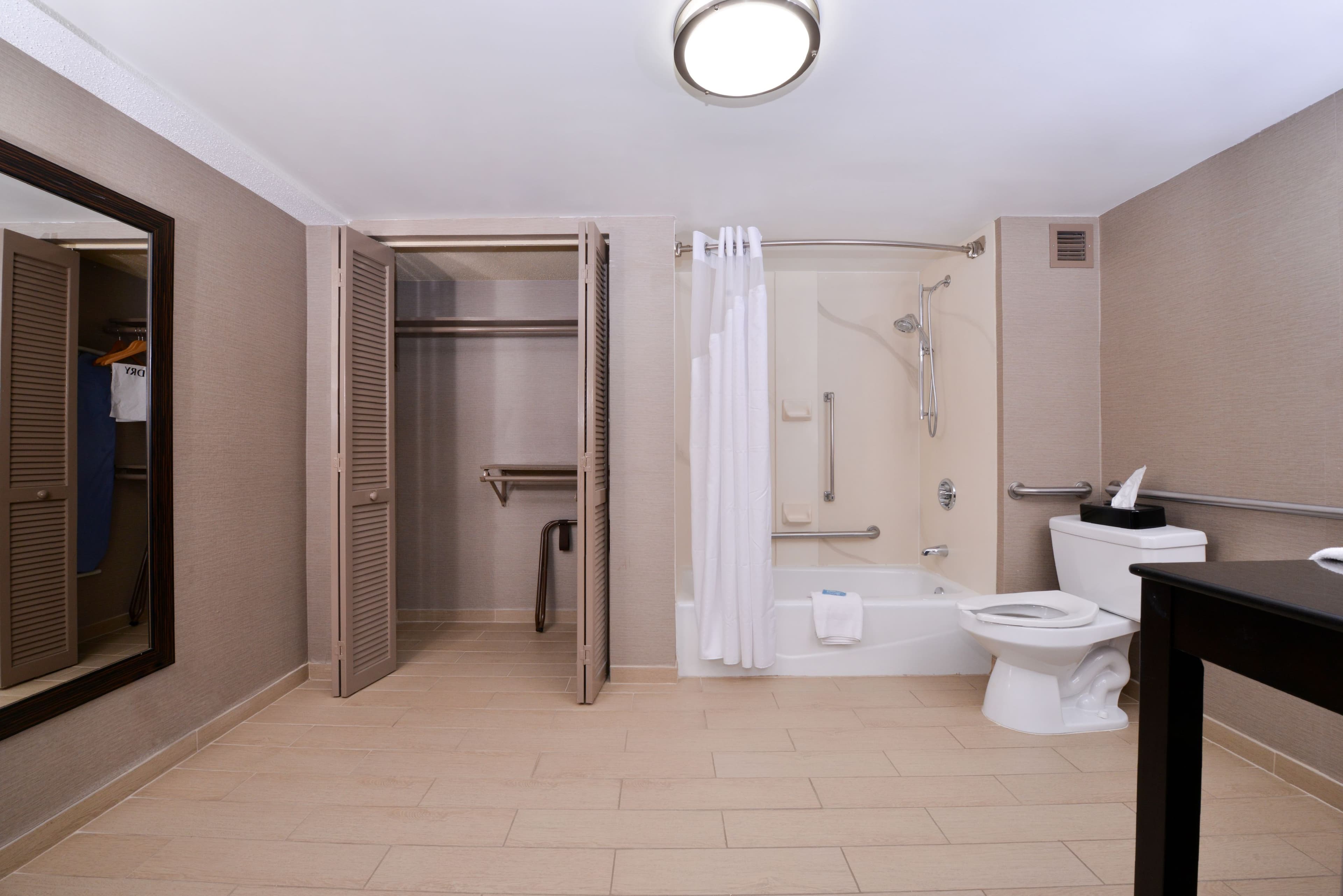 Holiday Inn Express Burlington — 23