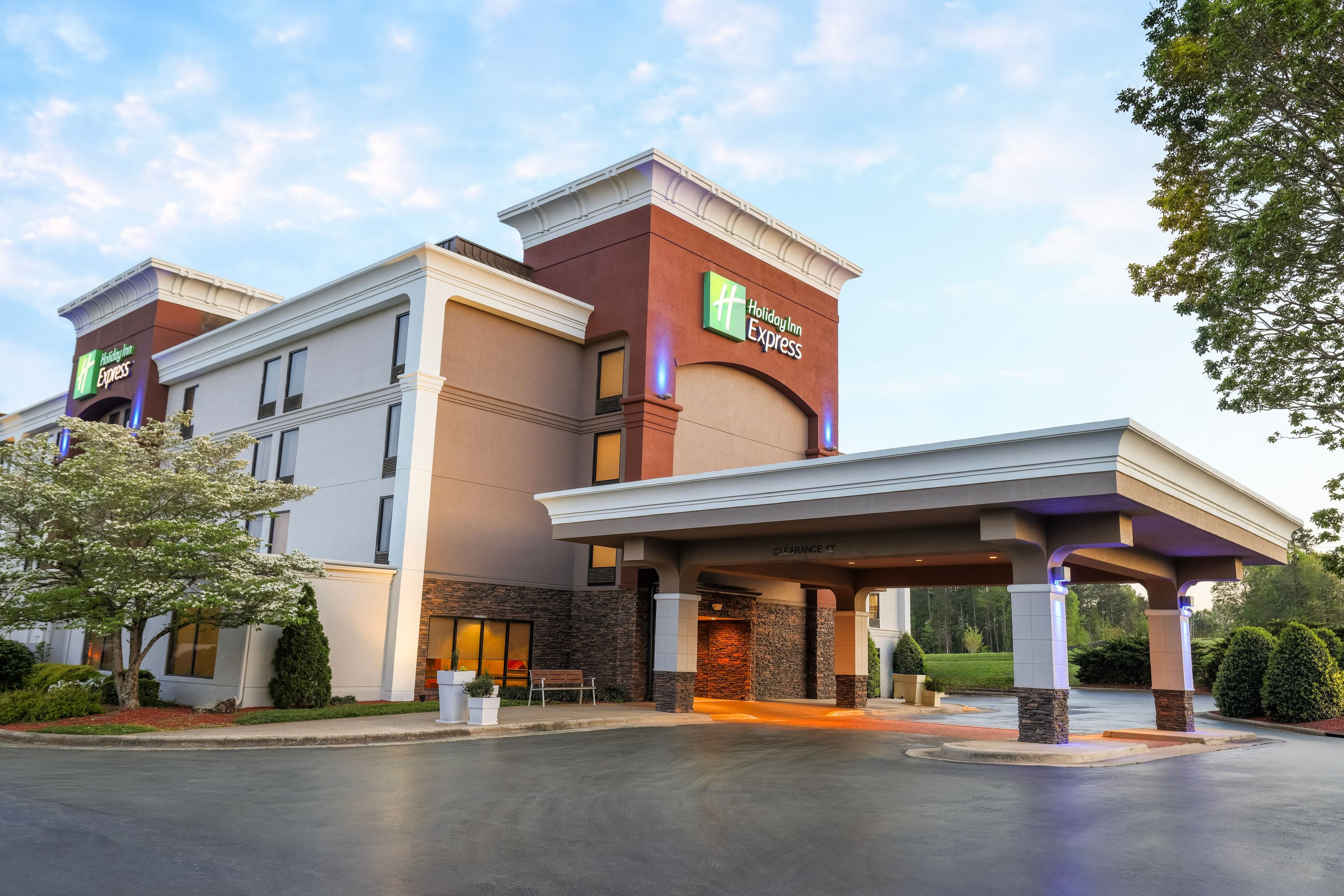 Holiday Inn Express Burlington - Image 1