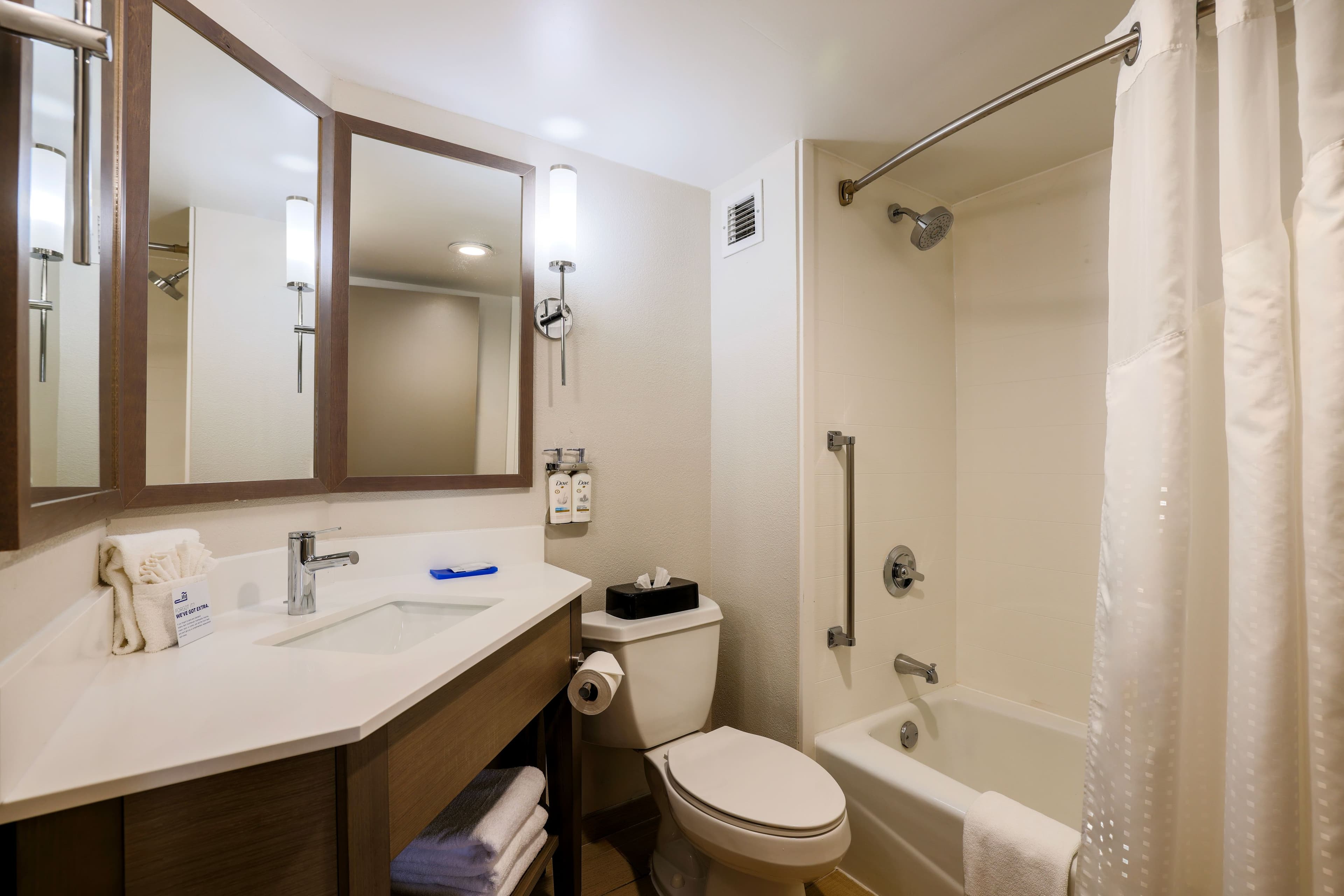 Holiday Inn Express Burlington - Image 2