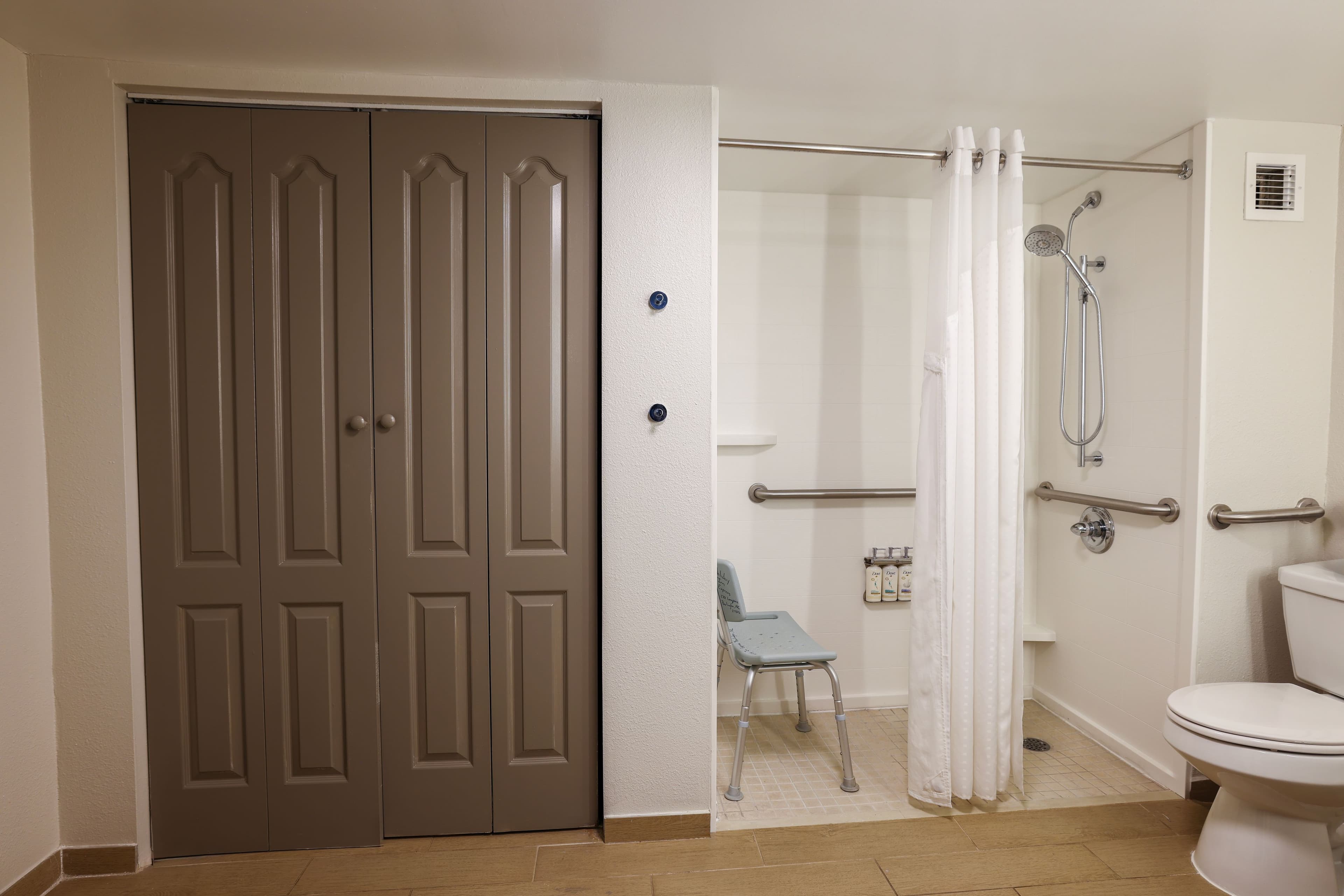 Holiday Inn Express Burlington — 30