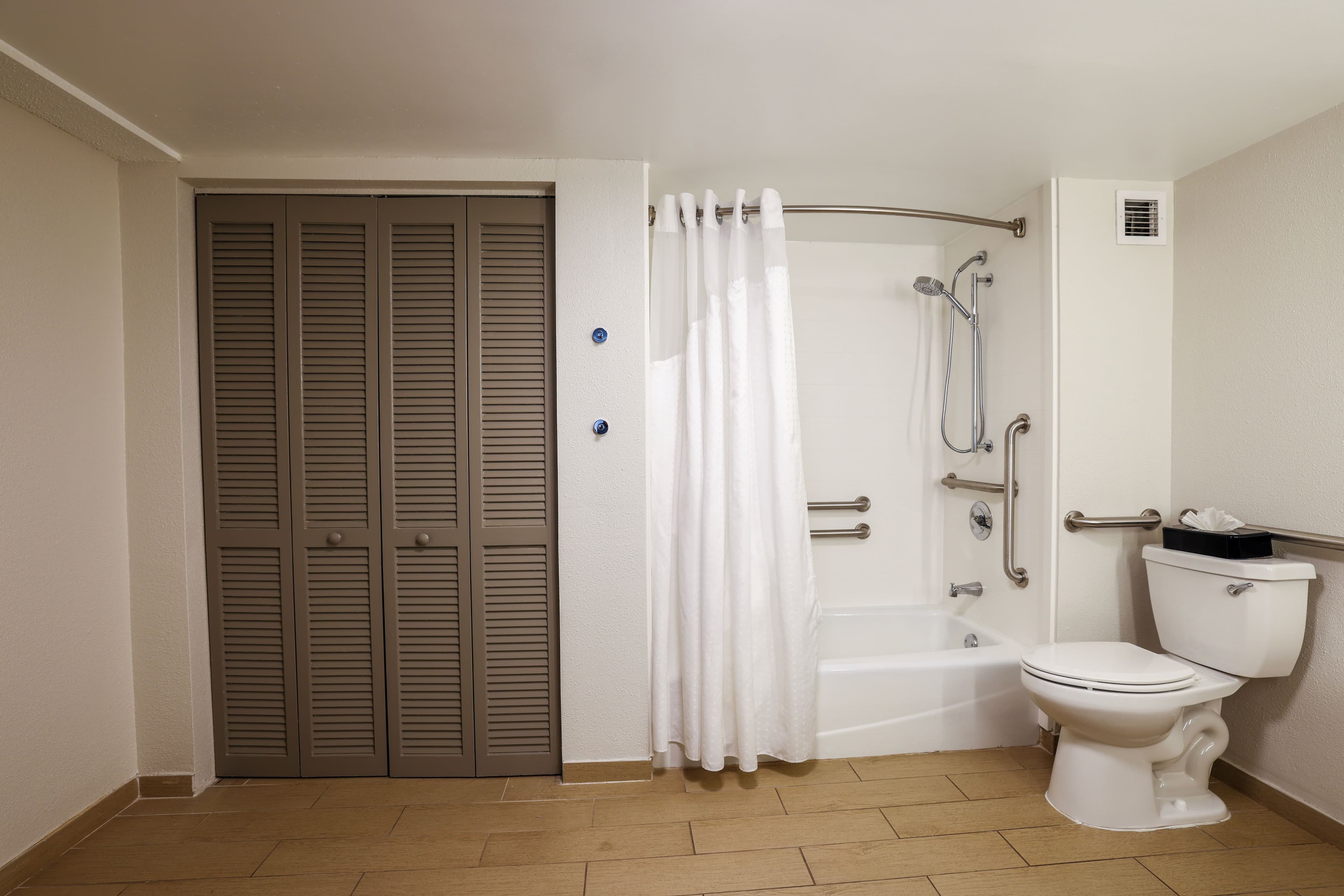 Holiday Inn Express Burlington — 25