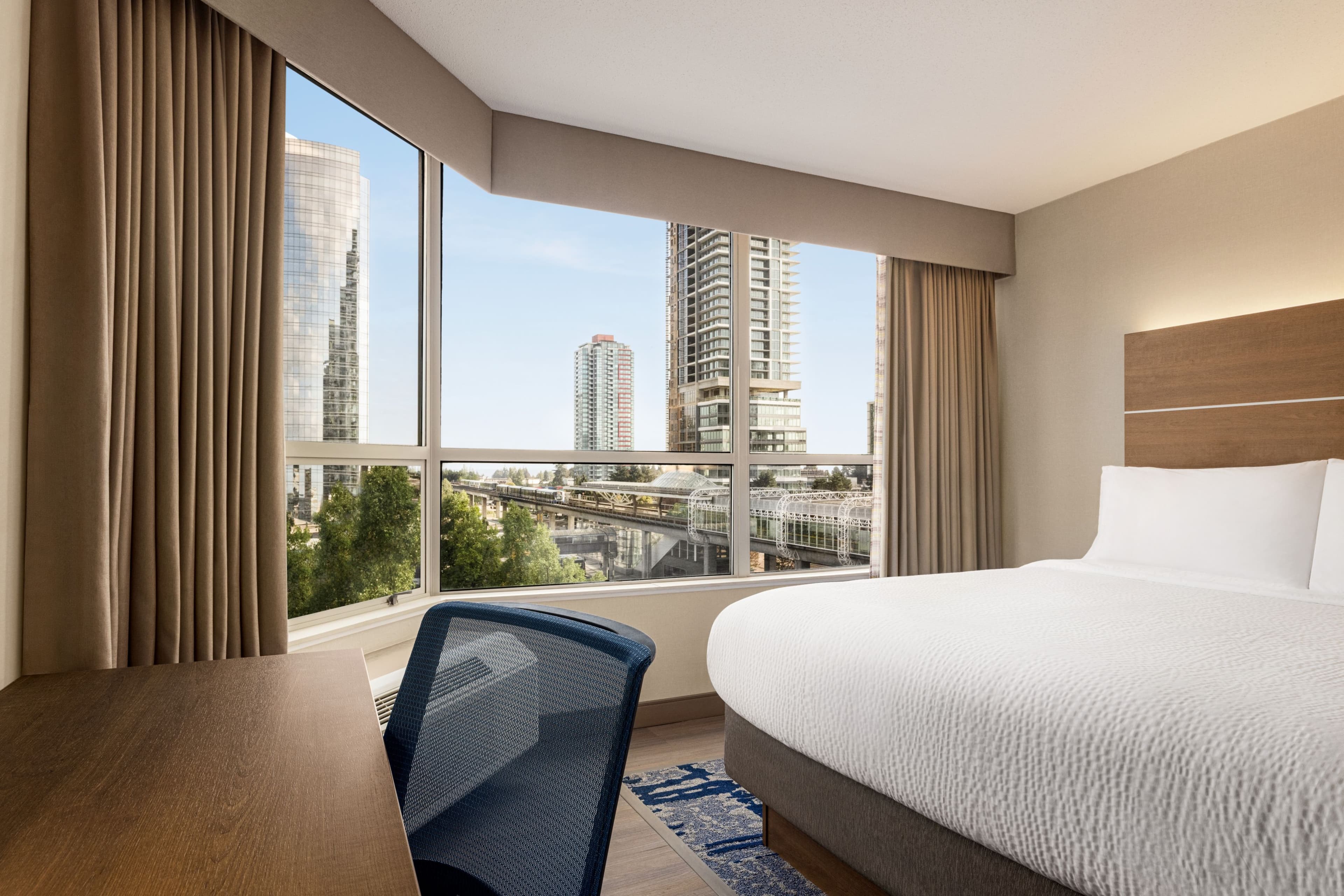 Holiday Inn Express Vancouver-Metrotown (Burnaby) — 13