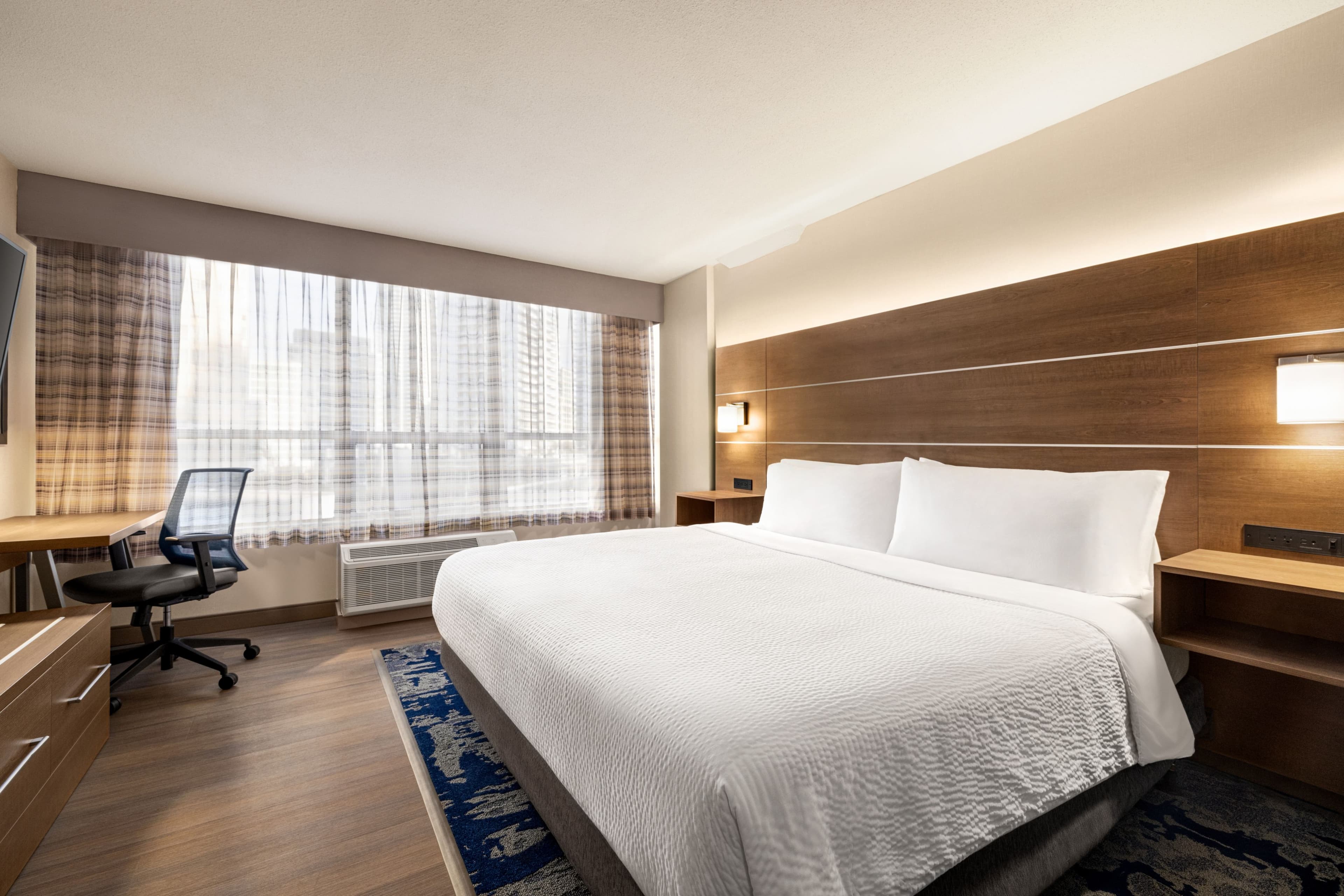 Holiday Inn Express Vancouver-Metrotown (Burnaby) — 6