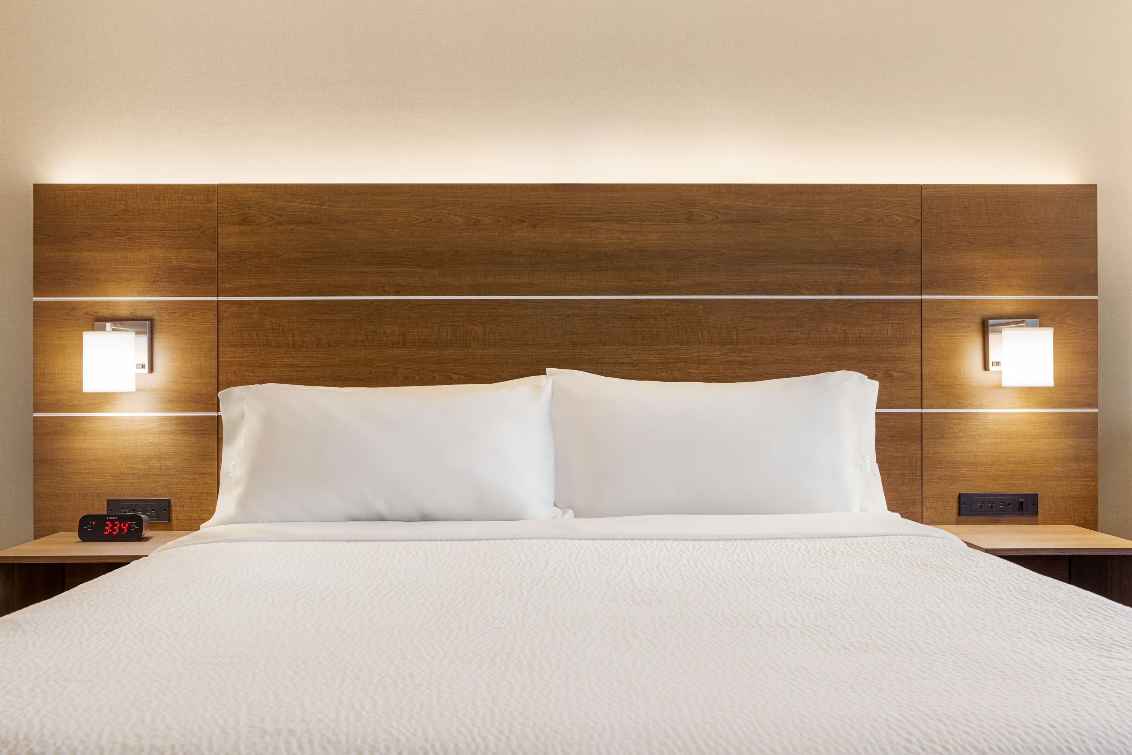 Holiday Inn Express Vancouver-Metrotown (Burnaby) - Image 5